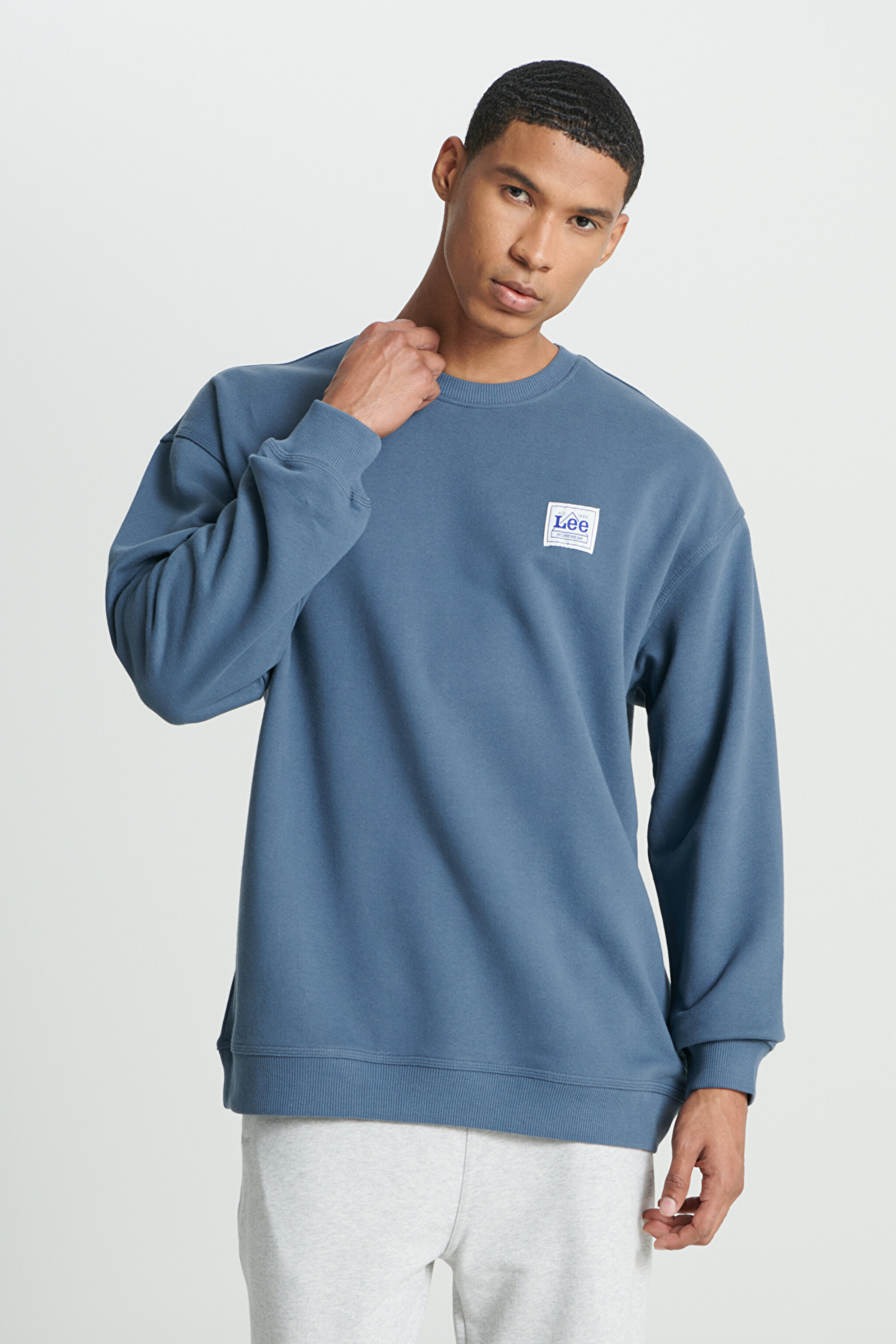 Relaxed Fit Geniş Kesim %100 Pamuk Bisiklet Yaka Şardonlu İndigo Sweatshirt - Deep Waters-LM01RJA62 (görsel 2)