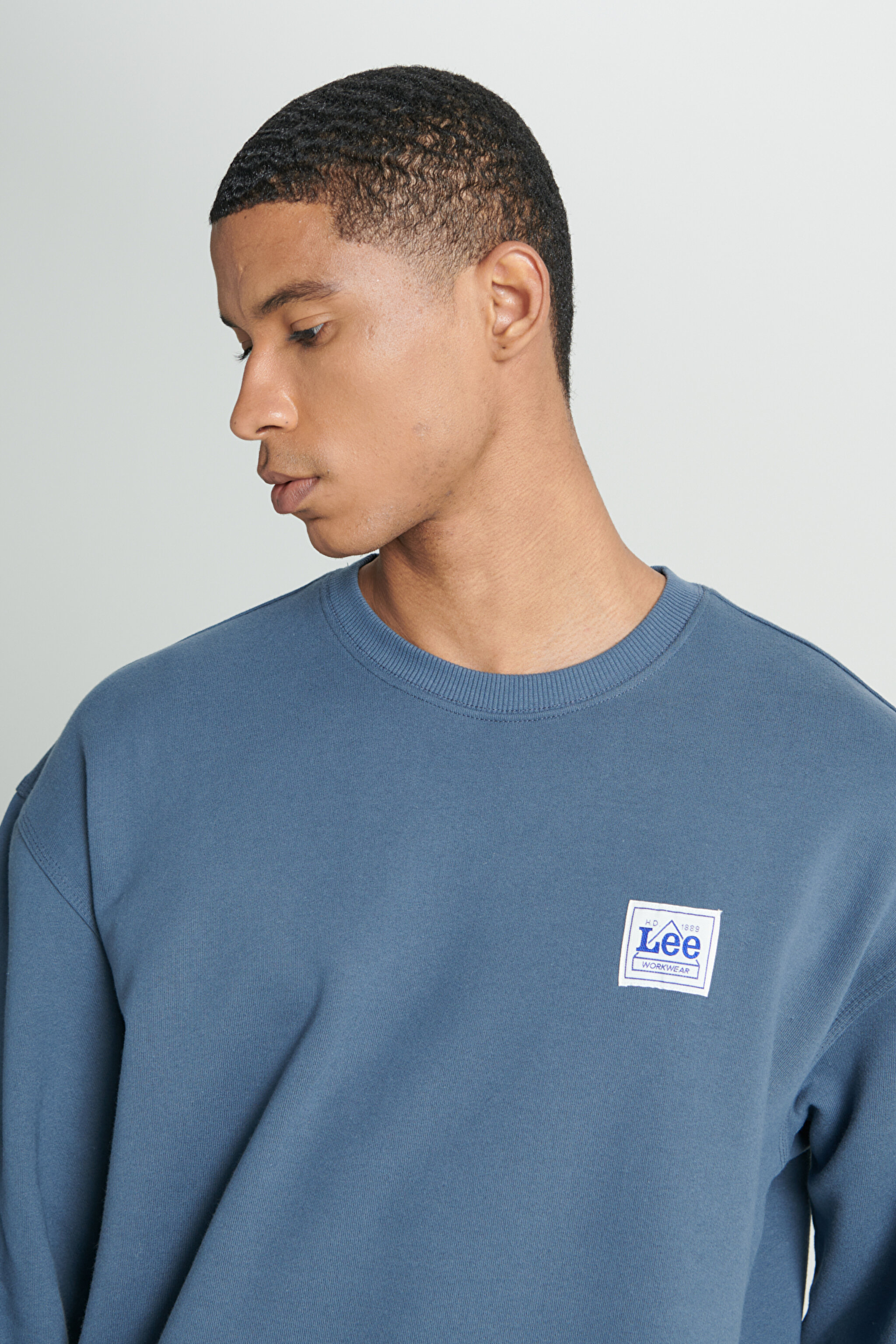Relaxed Fit Geniş Kesim %100 Pamuk Bisiklet Yaka Şardonlu İndigo Sweatshirt - Deep Waters-LM01RJA62 (görsel 4)