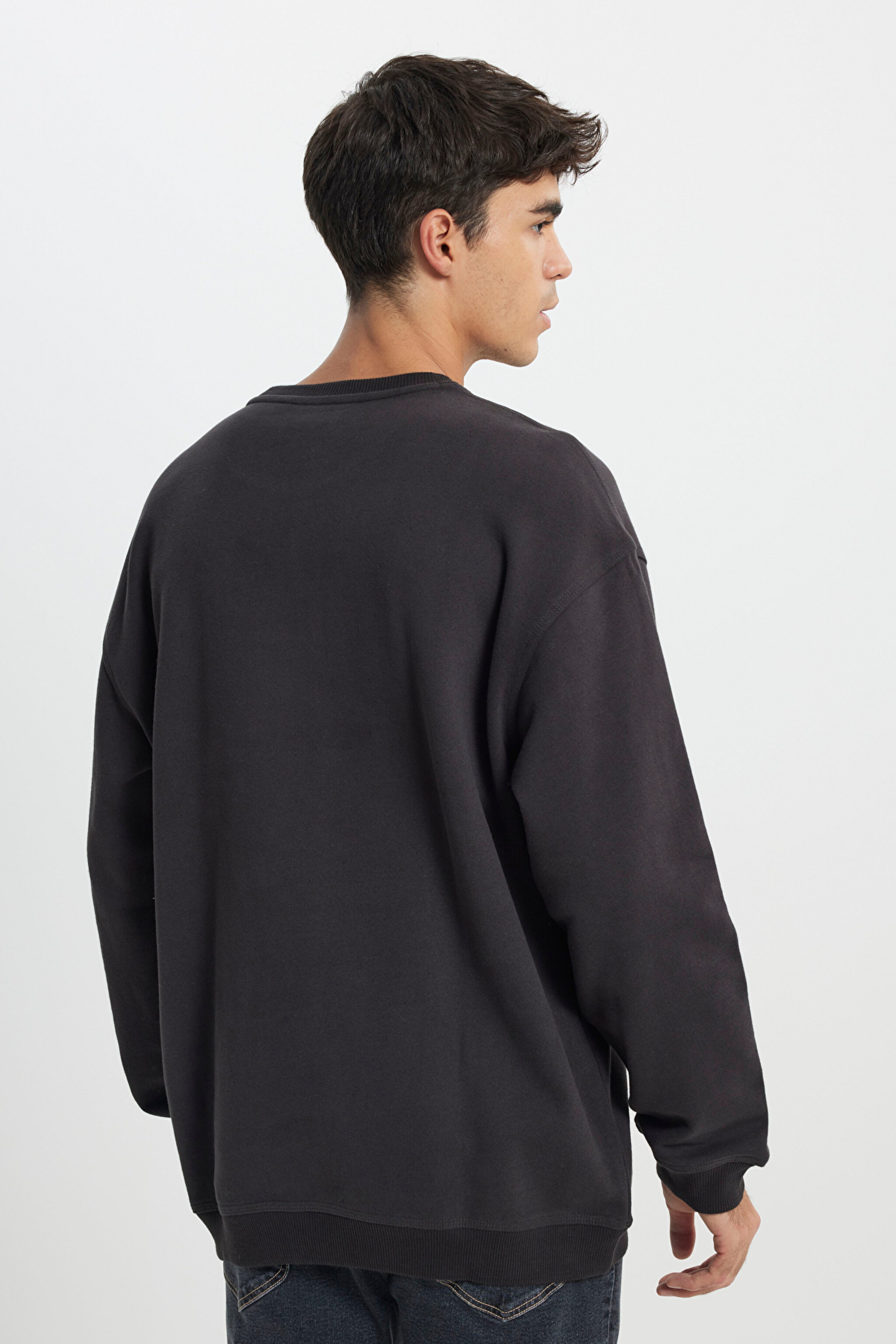 Relaxed Fit Geniş Kesim %100 Pamuk Bisiklet Yaka Şardonlu Antrasit Sweatshirt - Washed Black-LM01RJON (görsel 4)