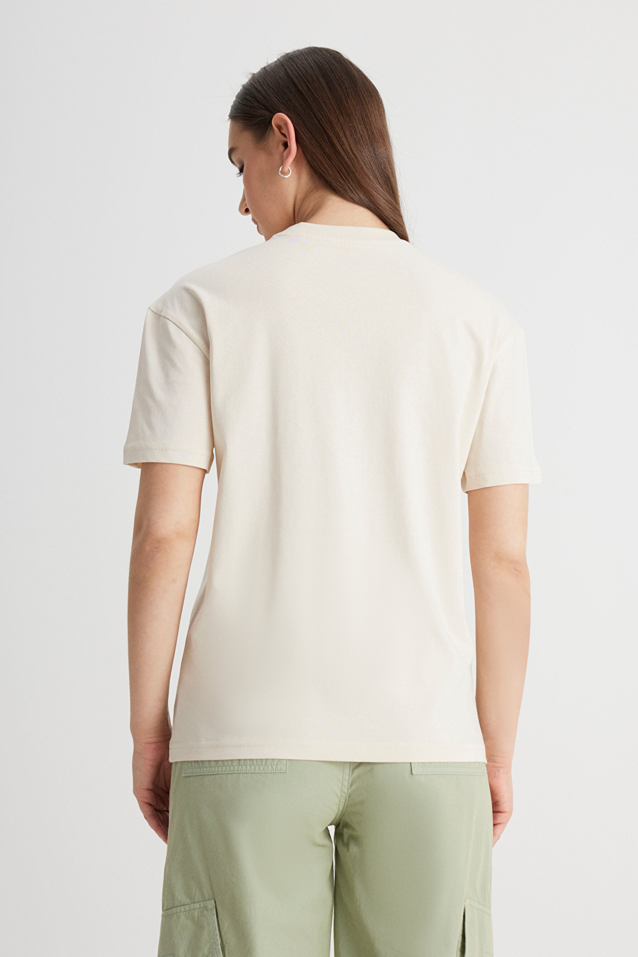 Relaxed Fit Geniş Kesim Bisiklet Yaka %100 Pamuk Bej Tişört - Soy Bean-LQ68EHA92 (görsel 5)