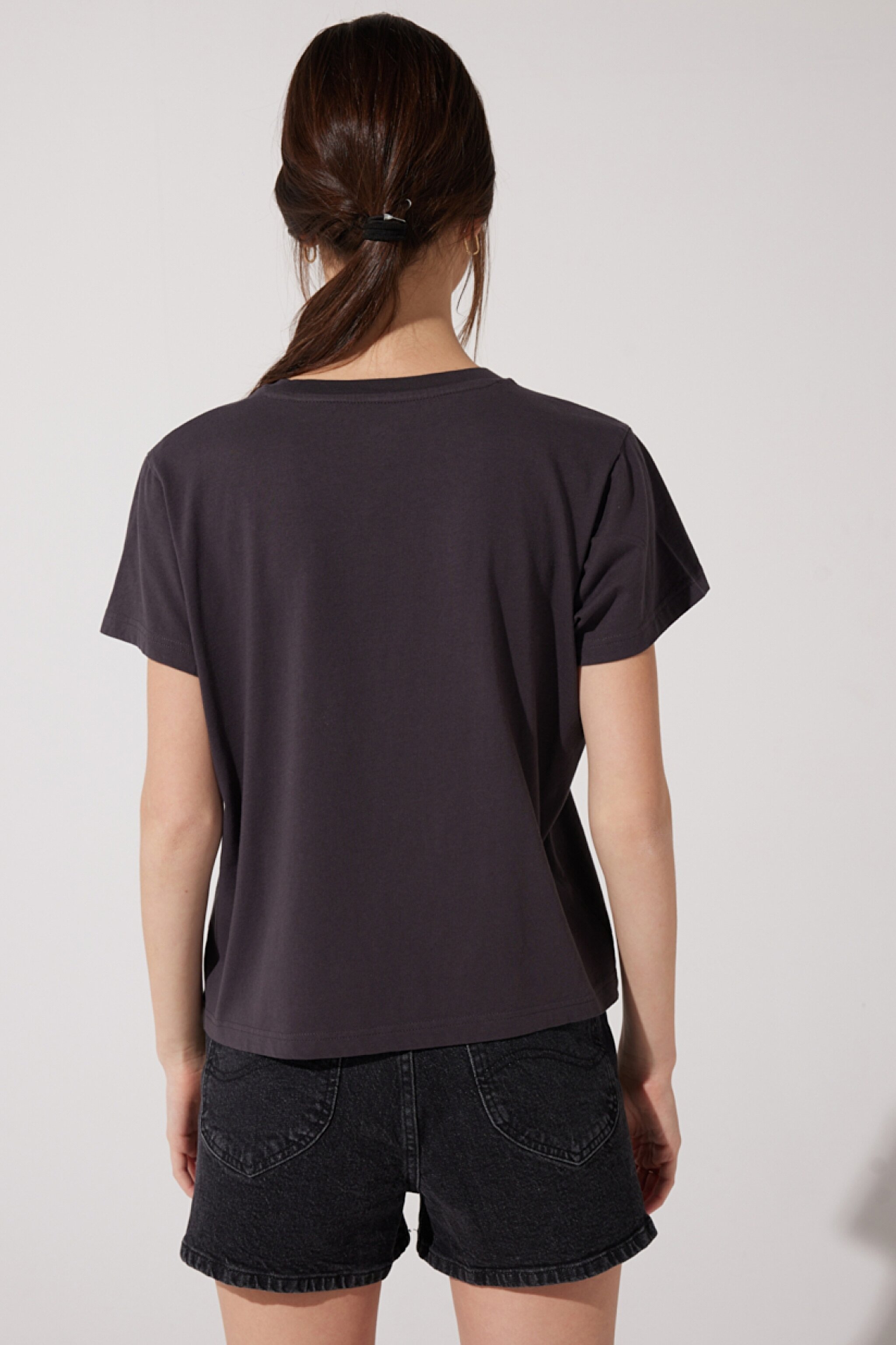 Loose Fit Rahat Kesim %100 Pamuk Bisiklet Yaka Antrasit Tişört - Washed Black-LV04EHON (görsel 7)