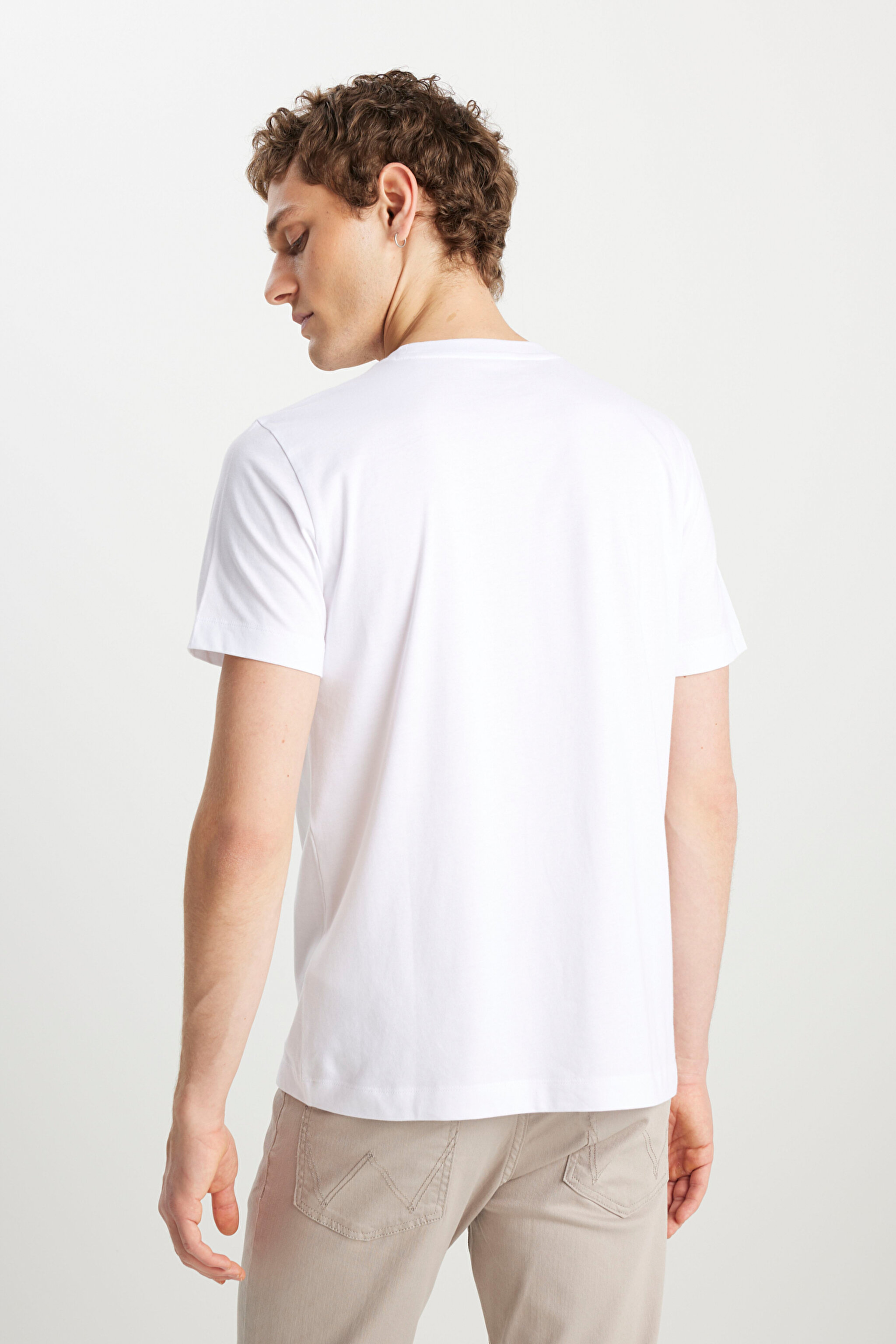 %100 Pamuk Regular Fit Normal Kesim Bisiklet Yaka Minimal Logo Beyaz Tişört - White-MW70MD3312 (görsel 5)