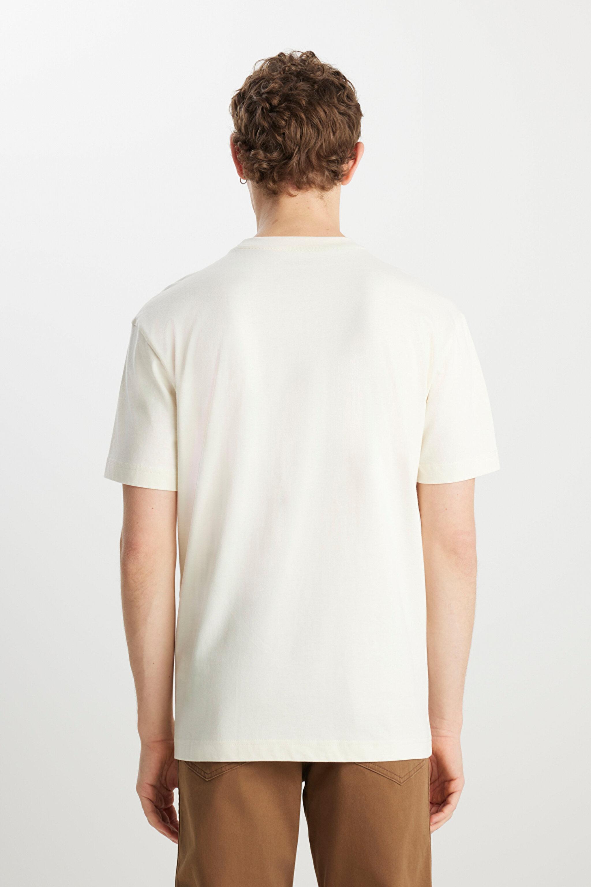 %100 Pamuk Relaxed Fit Geniş Kesim Bisiklet Yaka Minimal Logo Kırık Beyaz Tişört - Vintage White-MW7NM20387742L (görsel 5)