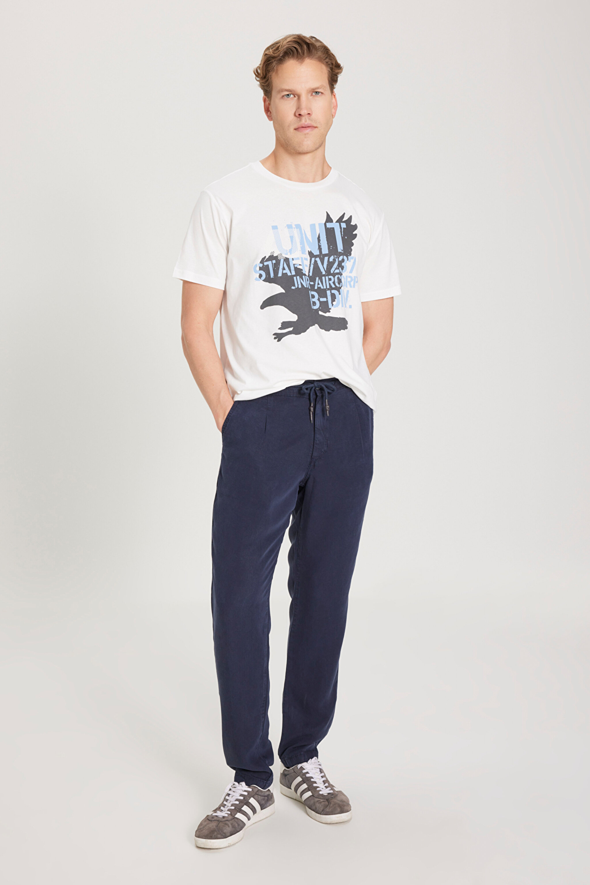 Regular Fit Normal Kesim Bağcık Detaylı Lacivert Chino Pantolon