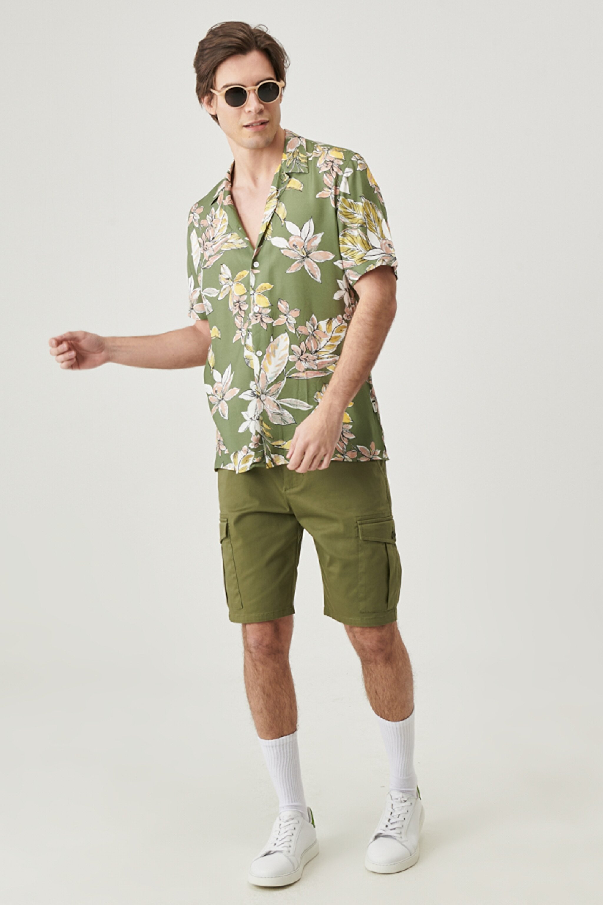 Regular Fit Rahat Kesim Esnek Cepli Şort - Olive-W221307308