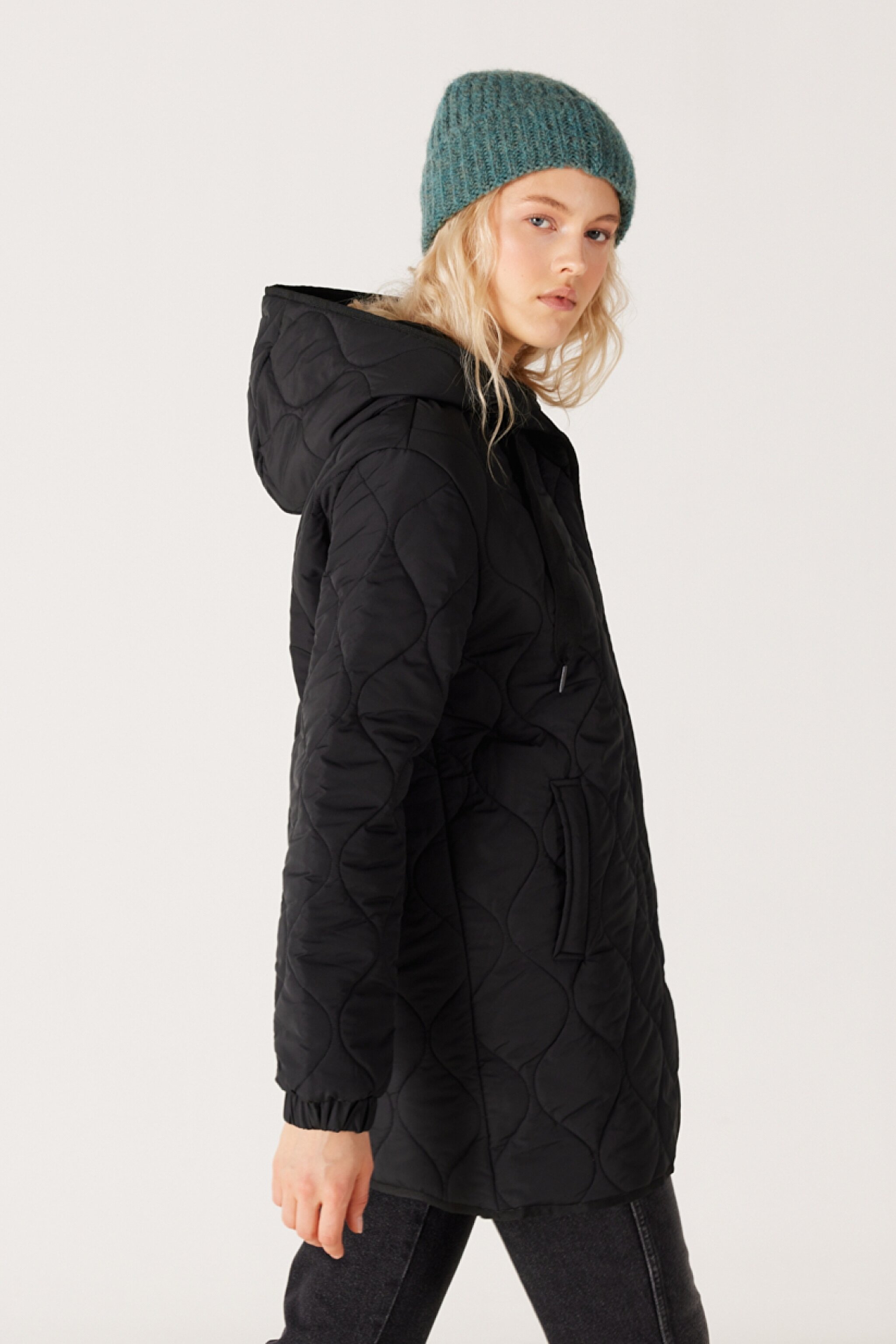 Regular Fit Normal Kesim Kapüşonlu Siyah Kapitone Ceket - Black-W222039001 (görsel 3)