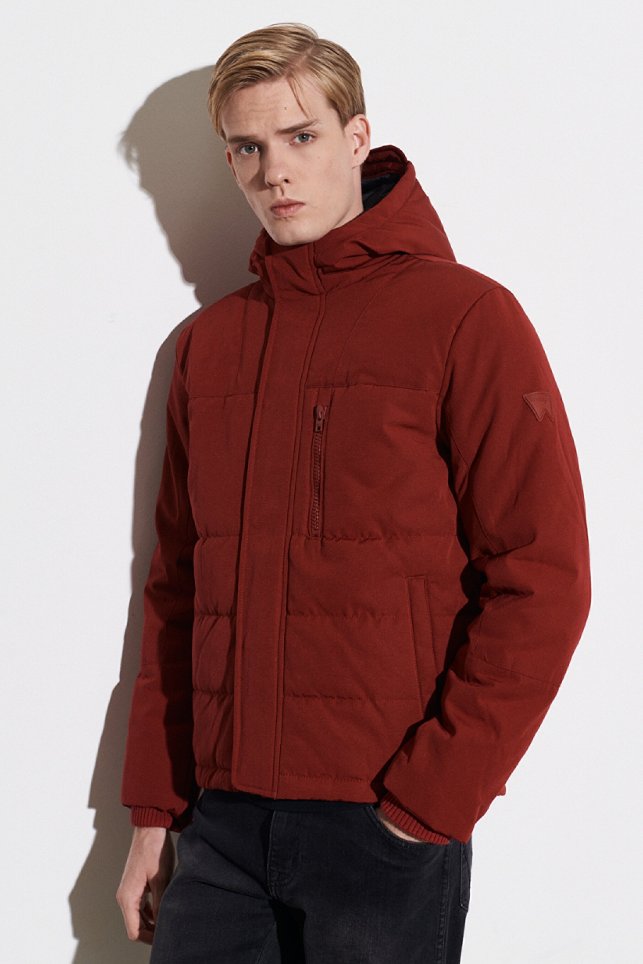 Regular Fit Normal Kesim Kapüşonlu Kırmızı Şişme Mont