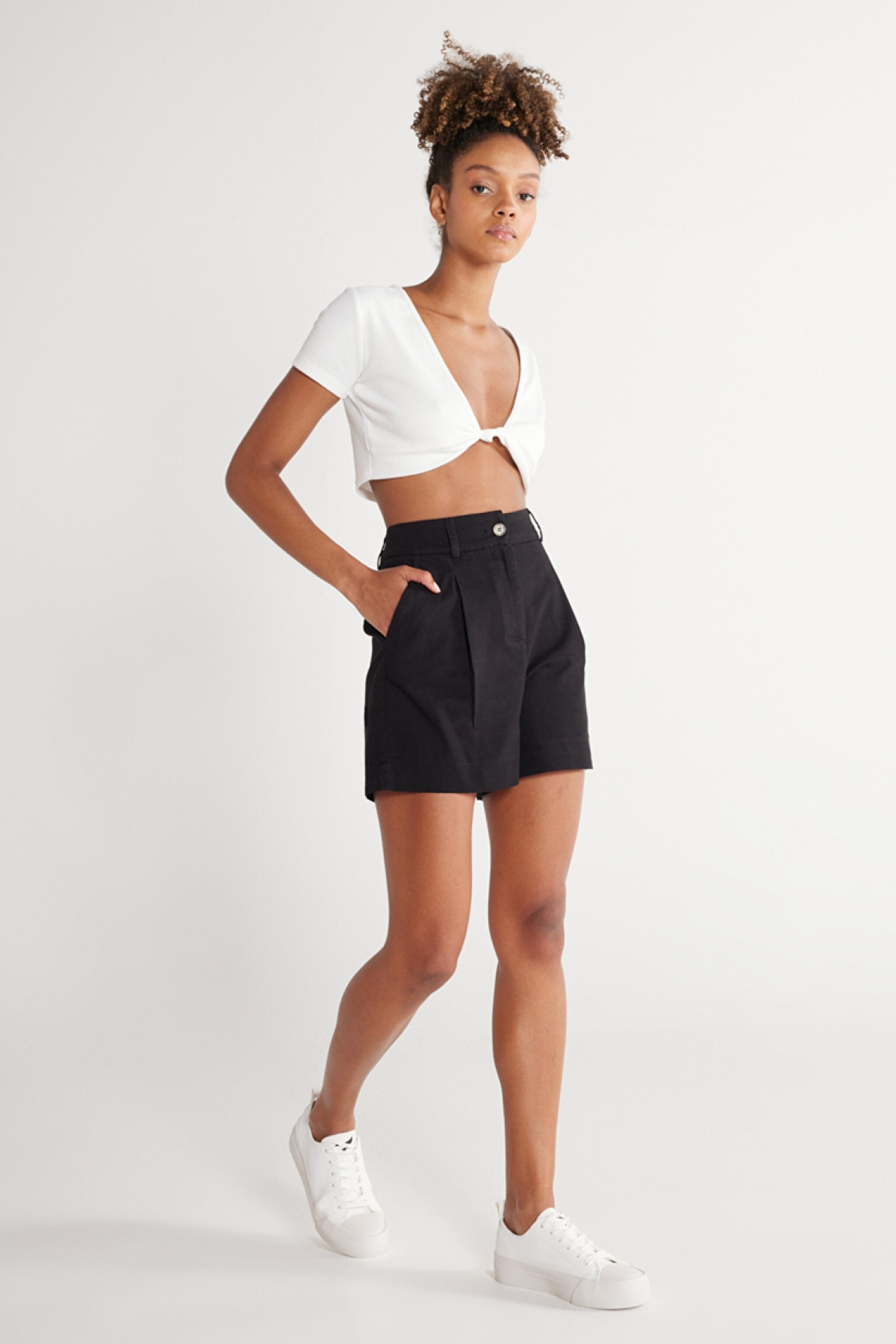 Regular Fit Normal Kesim %100 Pamuk Normal Bel Siyah Şort - Black-W231099001 (görsel 4)