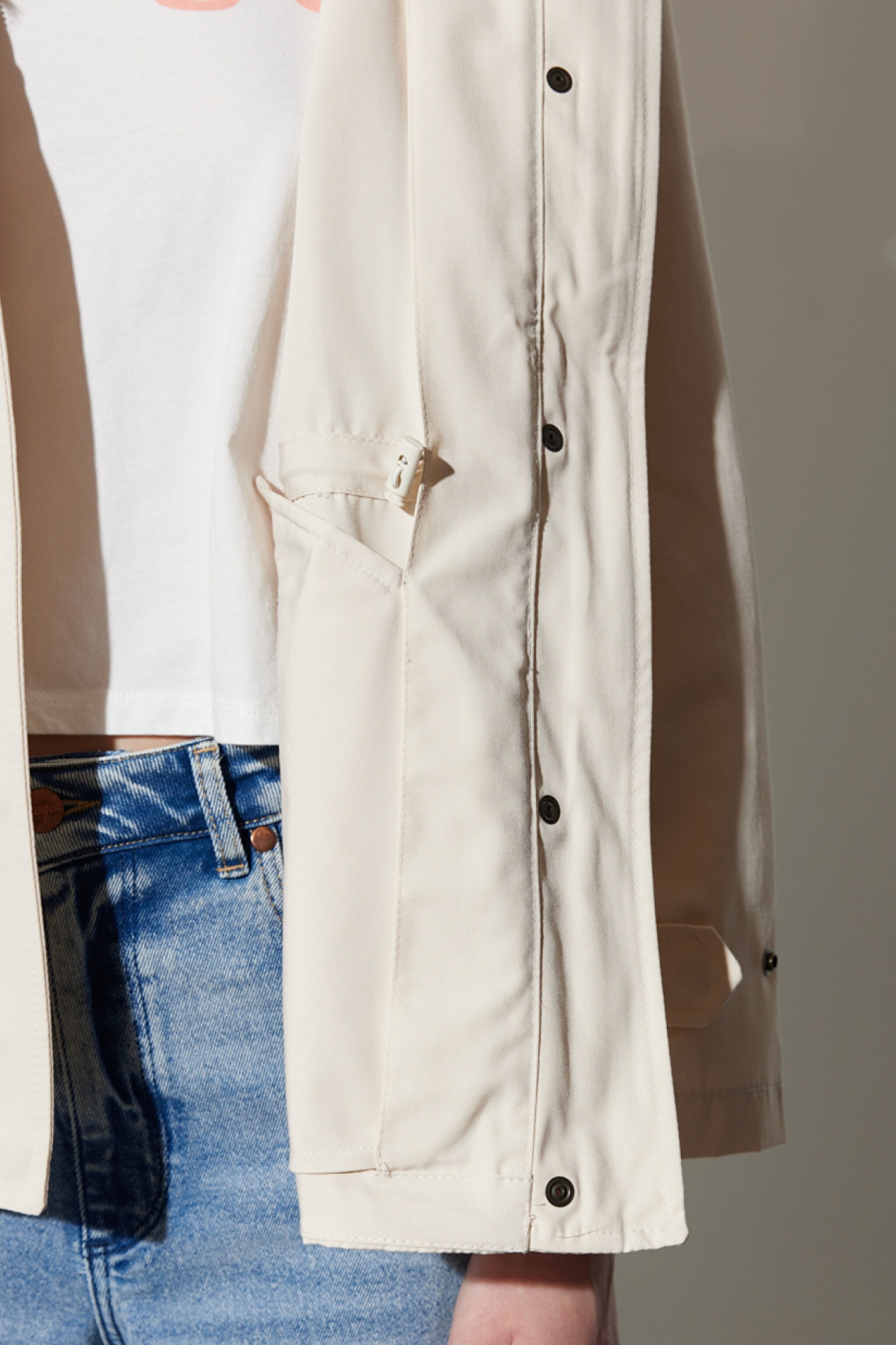Regular Fit Normal Kesim Kapüşonlu Yaka Ekru Yağmurluk Ceket - Ecru-W231196104 (görsel 6)