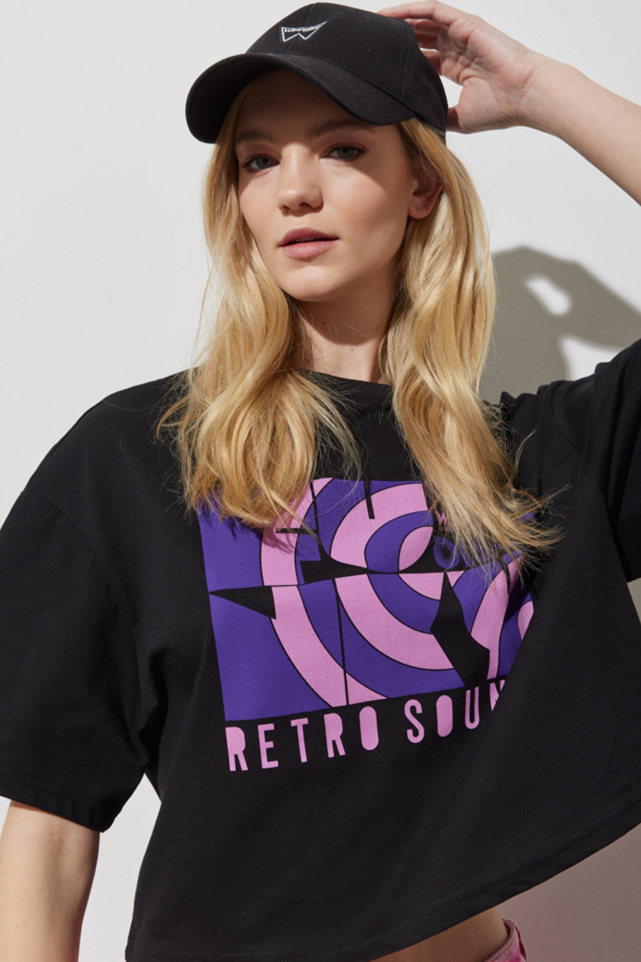 Regular Fit Normal Kesim %100 Pamuk Bisiklet Yaka Crop Siyah Tişört