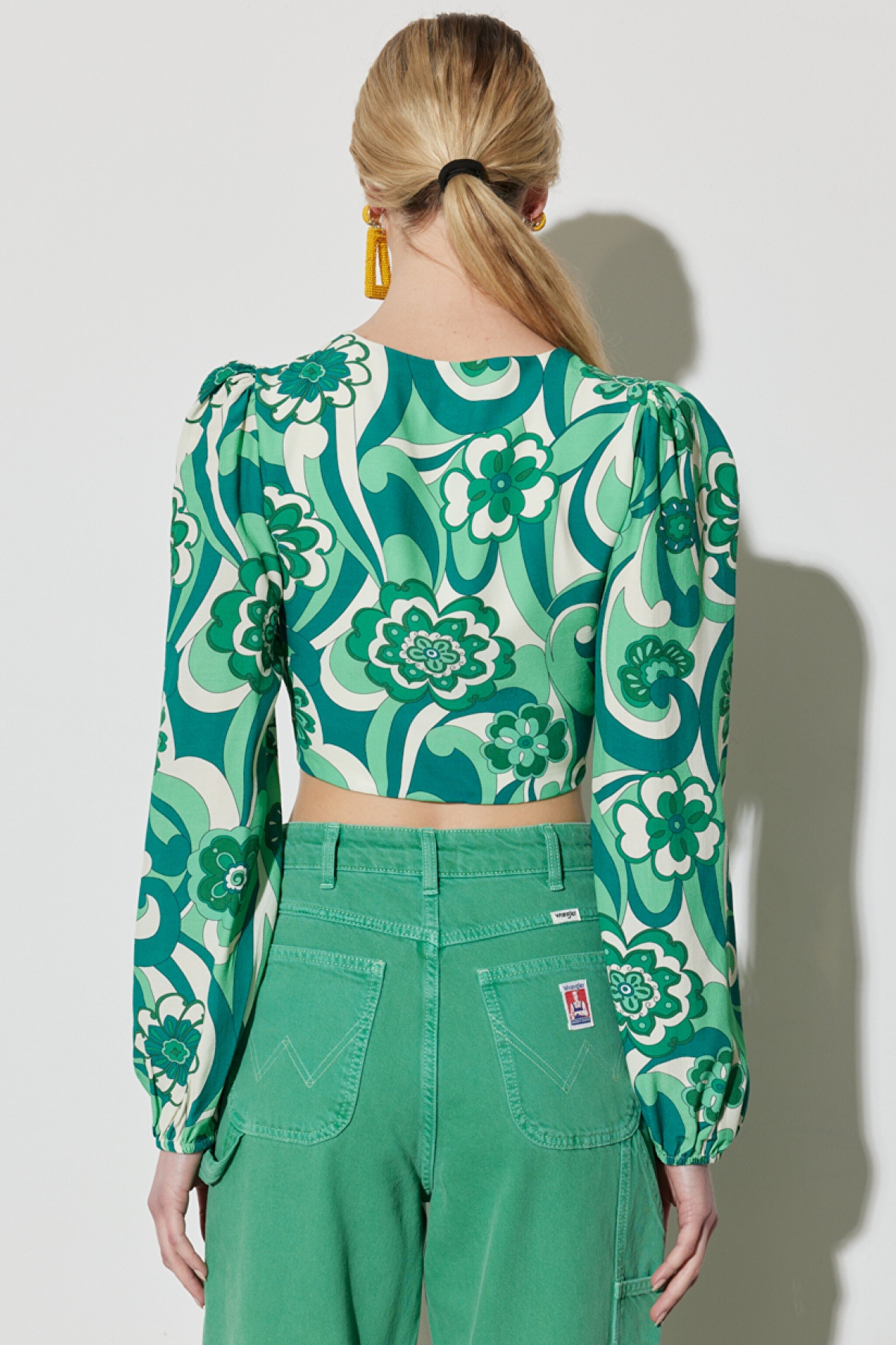 Regular Fit Normal Kesim V Yaka Yeşil Desenli Crop Bluz - Green-W231592300 (görsel 8)
