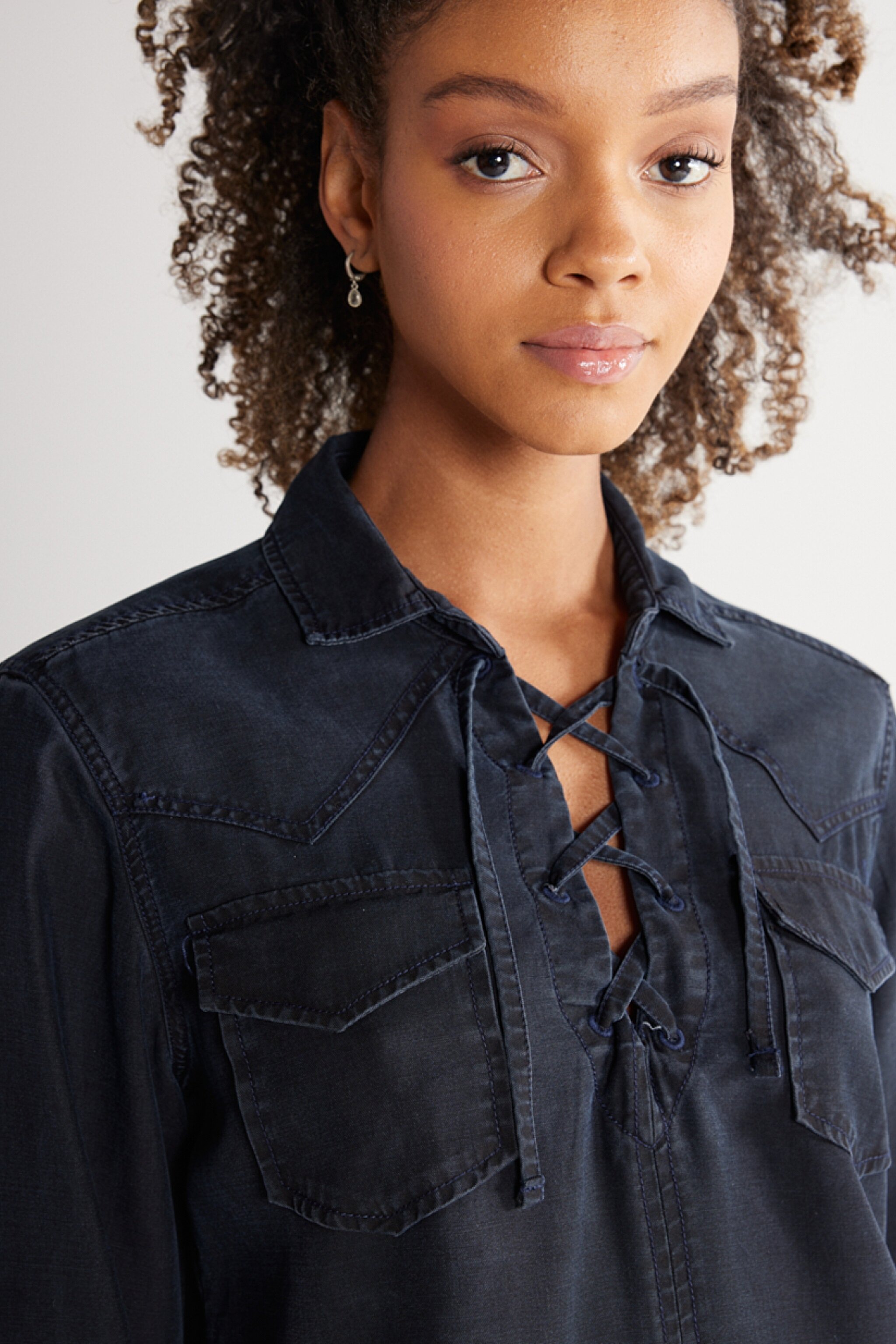 Regular Fit Normal Kesim Yakası Bağcıklı Siyah Jean Kot Gömlek - Black-W231622001 (görsel 4)