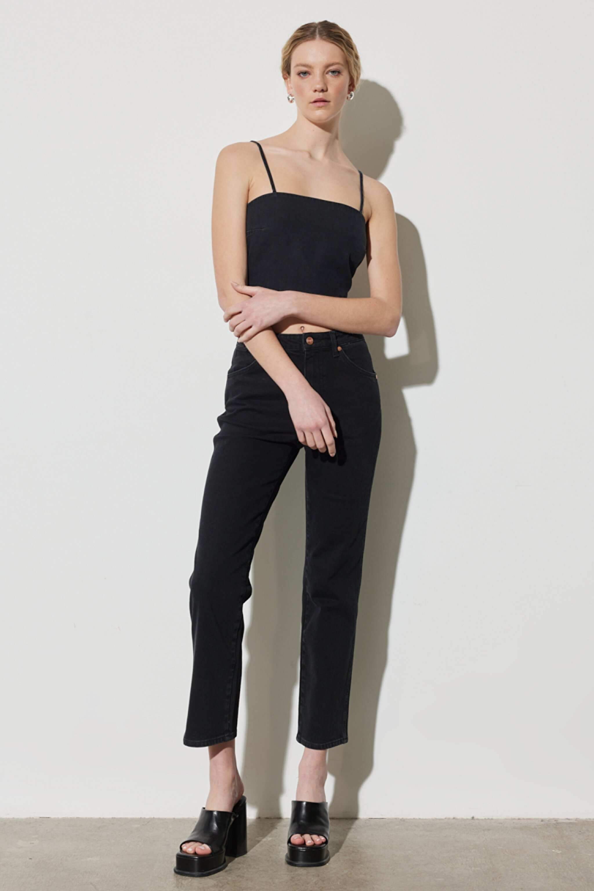 Regular Fit Normal Kesim Askılı Siyah Jean Crop Bluz - Black-W231623001 (görsel 6)