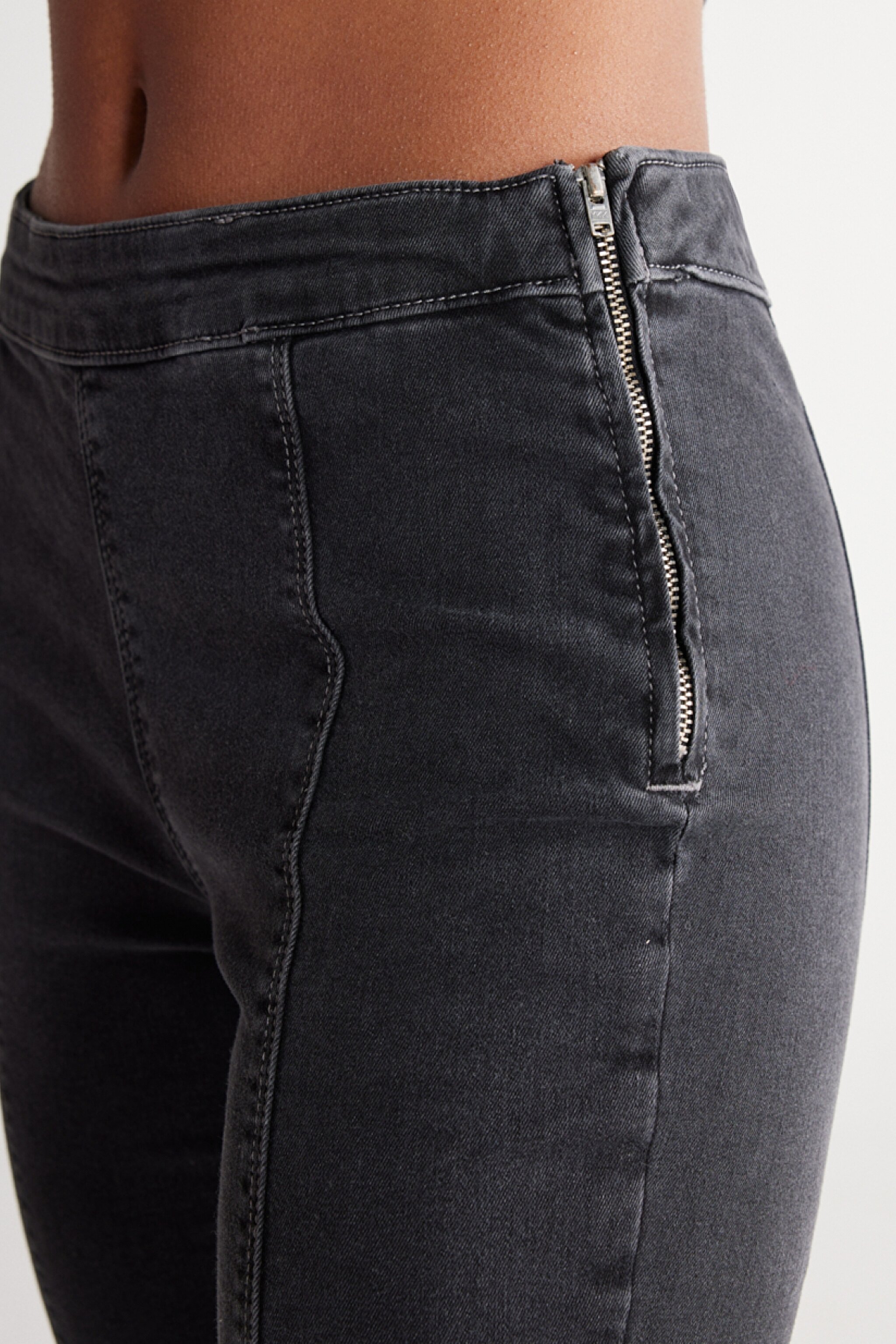 Wide Leg Fit Normal Bel Paça Yırtmaç Detaylı Siyah Esnek Jean Kot Pantolon - Black-W231627001 (görsel 5)