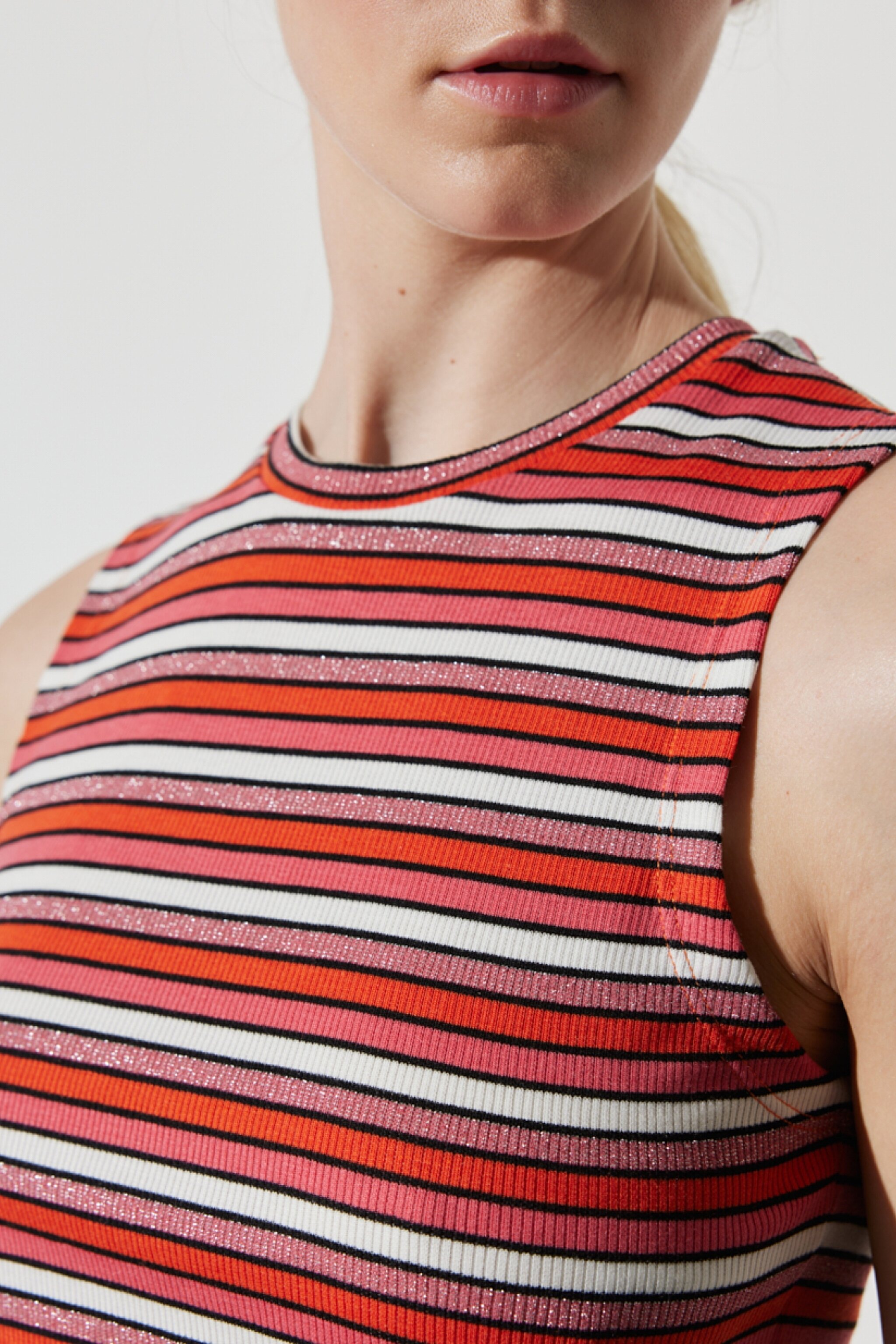 Regular Fit Normal Kesim Bisiklet Yaka Kolsuz Çizgili Crop Bluz - Multi-W231676900 (görsel 4)