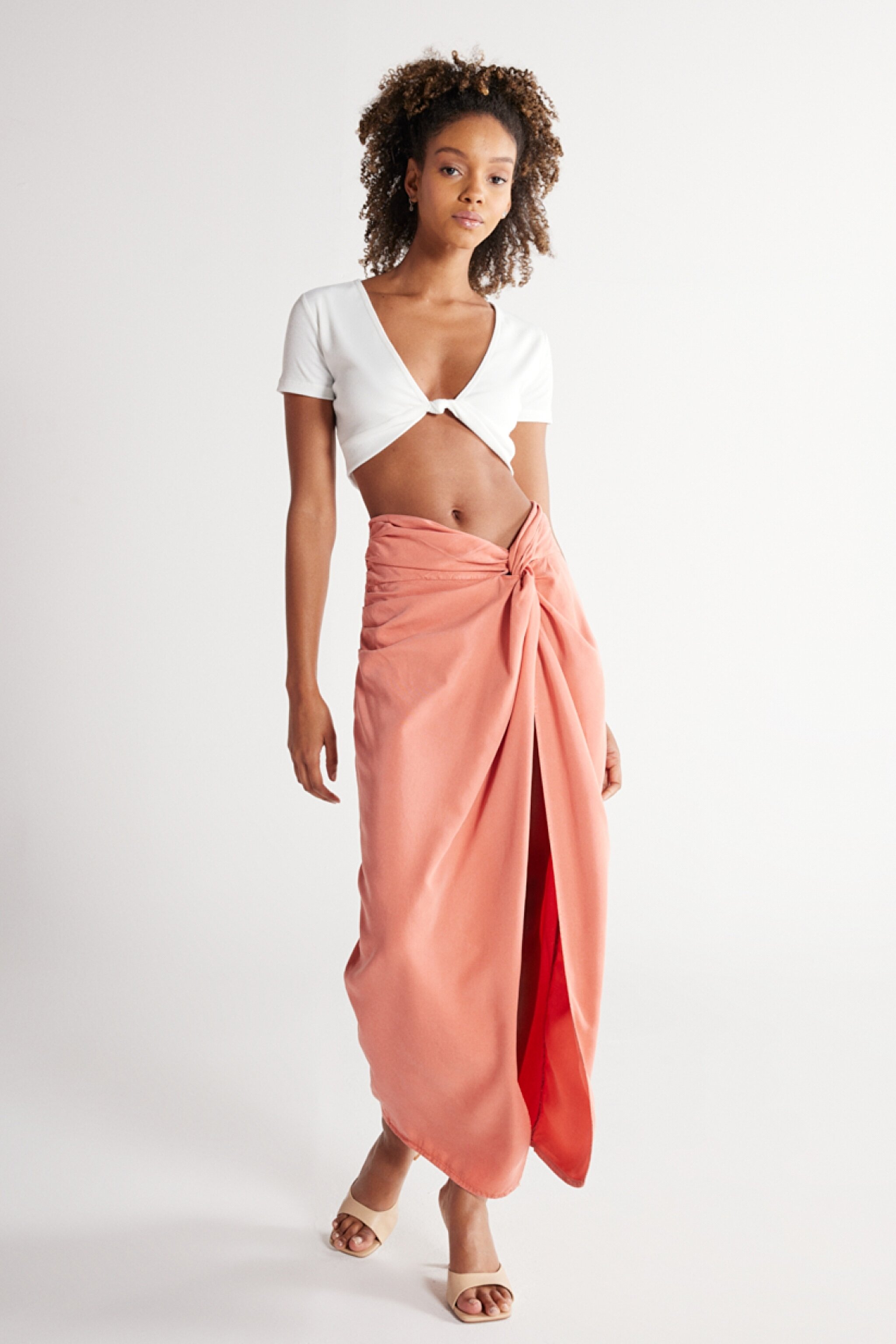 Regular Fit Normal Kesim V Yaka Beyaz Crop Bluz