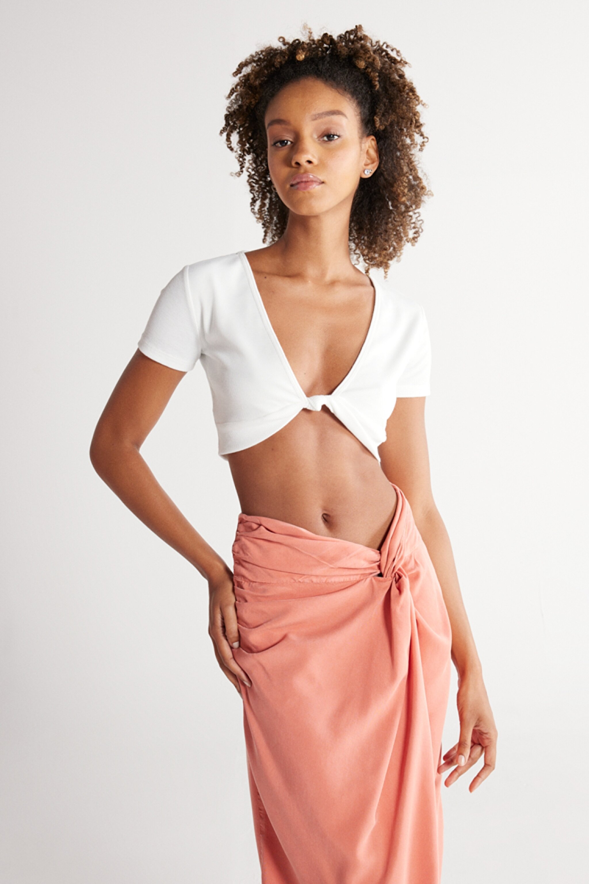 Regular Fit Normal Kesim V Yaka Beyaz Crop Bluz - White-W231681100 (görsel 2)