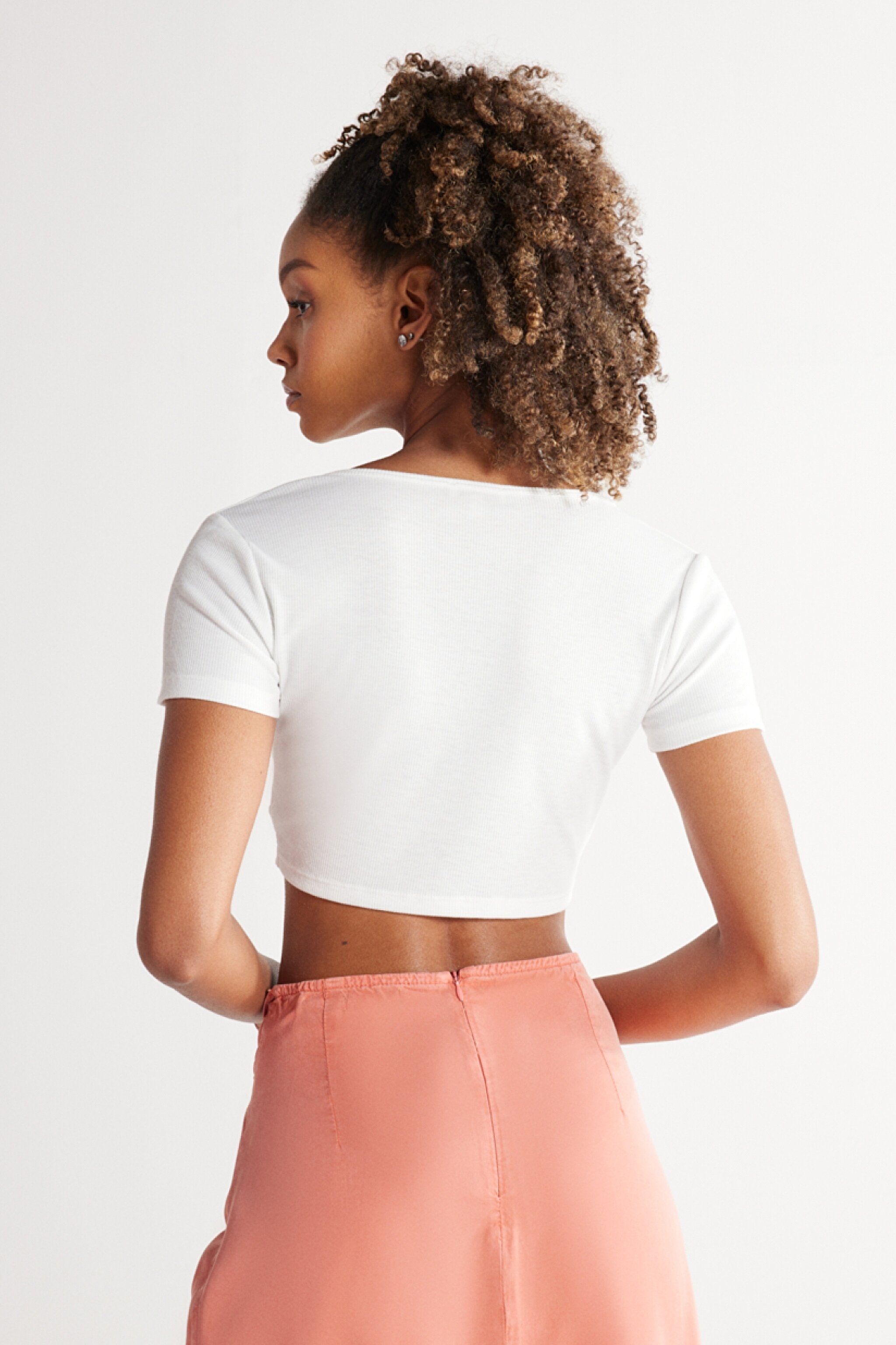 Regular Fit Normal Kesim V Yaka Beyaz Crop Bluz - White-W231681100 (görsel 8)