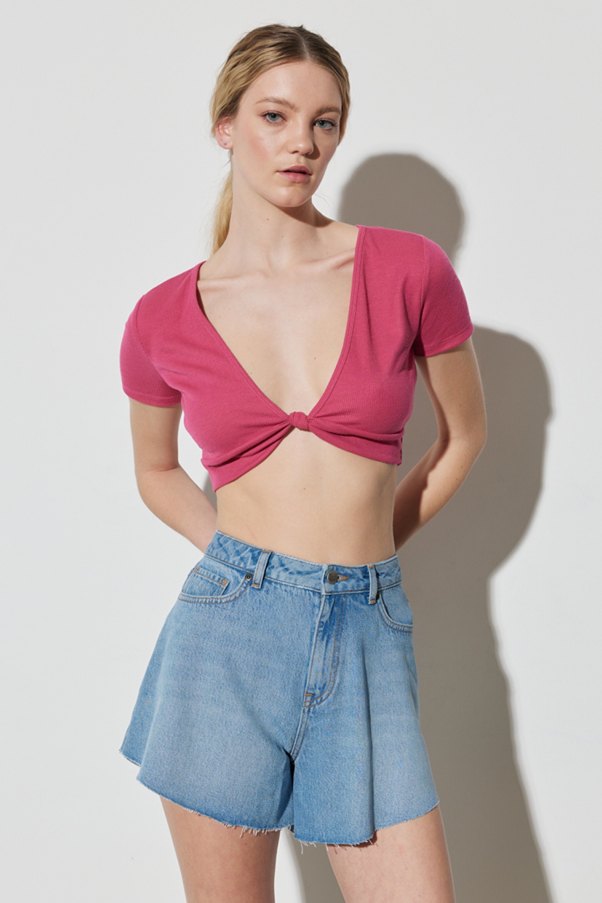 Regular Fit Normal Kesim V Yaka Pembe Crop Bluz