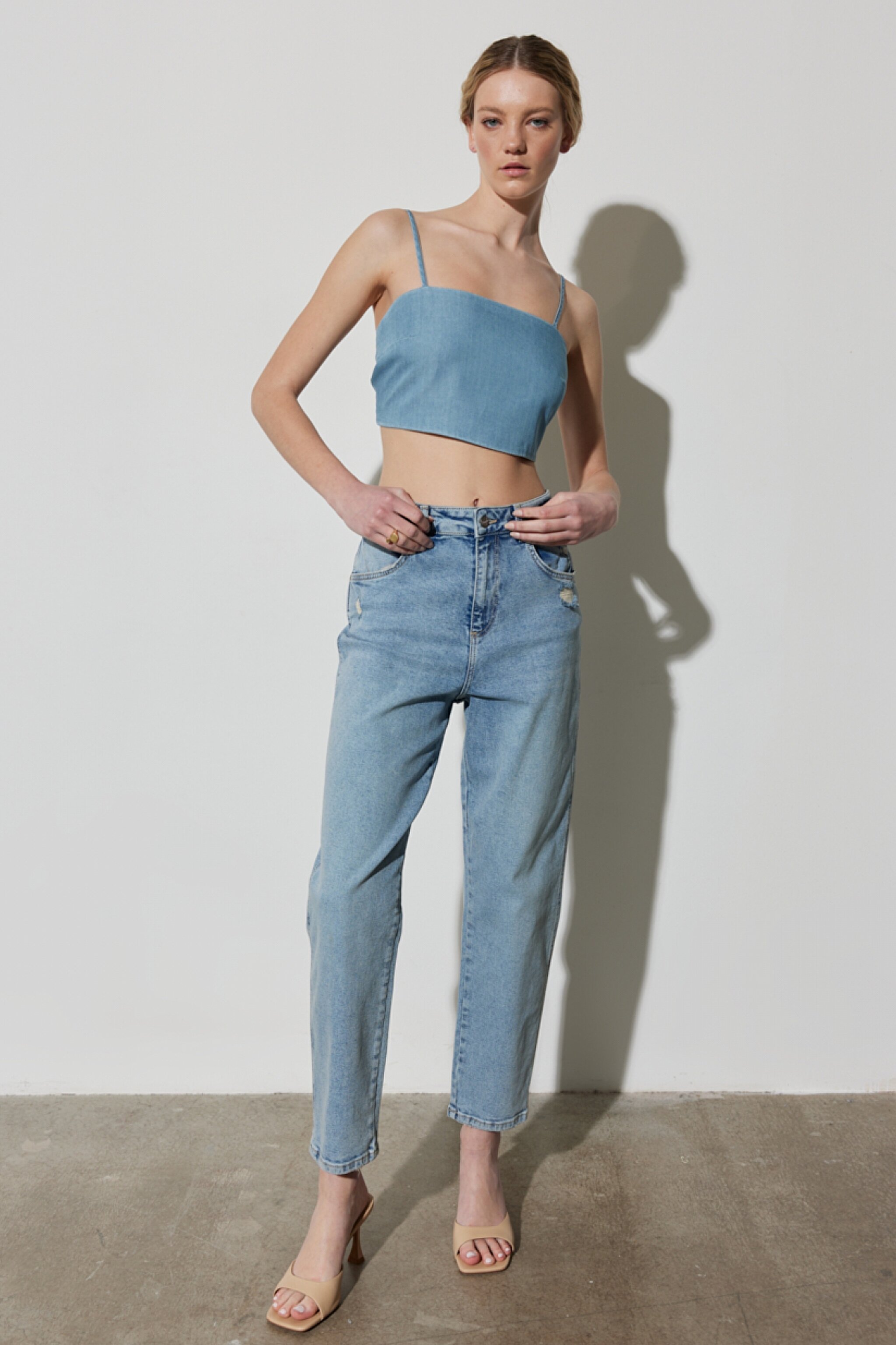 Regular Fit Normal Kesim Askılı Açık Mavi Jean Crop Bluz - Light Blue-W231685404 (görsel 6)