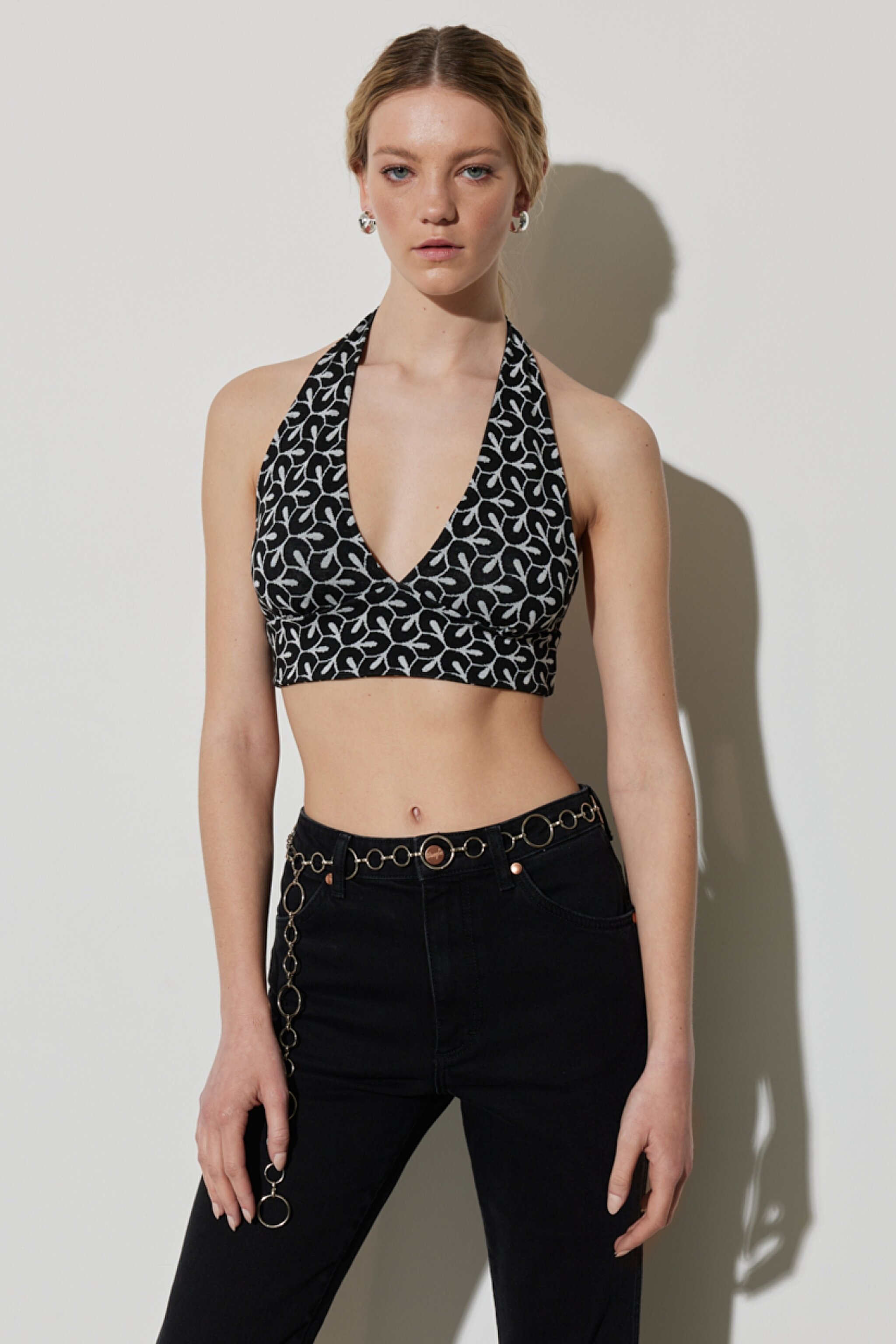 Regular Fit Normal Kesim V Yaka Kolsuz Crop Bluz