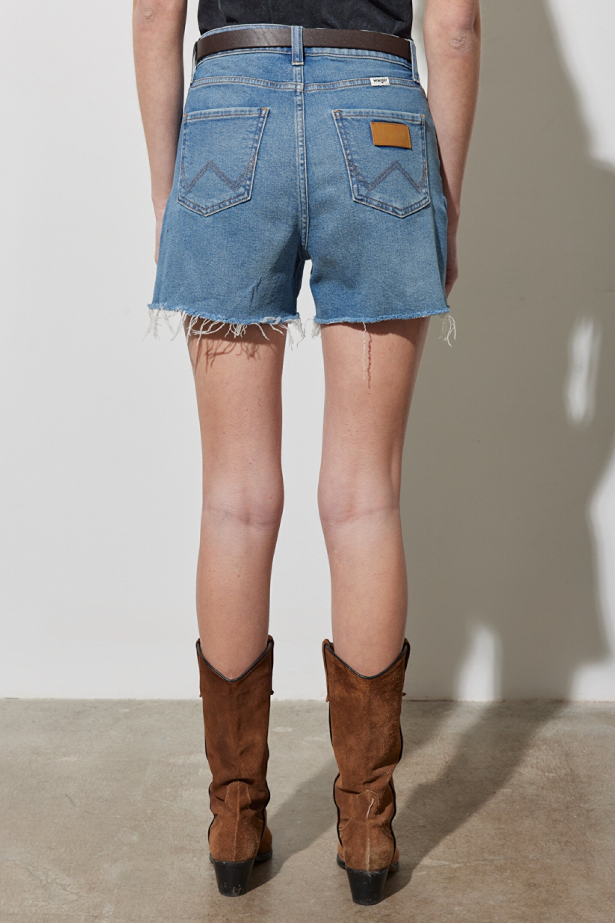 Regular Fit Normal Kesim Yüksek Bel Desenli Esnek Jean Kot Şort - Mid Blue-W231786XT (görsel 7)