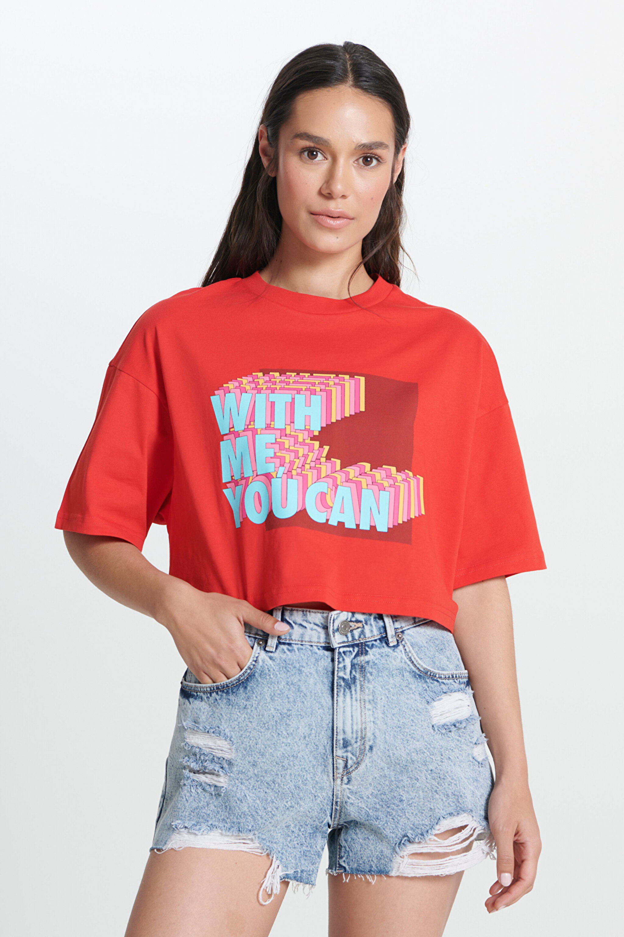 Loose Fit Rahat Kesim %100 Pamuk Bisiklet Yaka Kırmızı Crop Tişört - Red-W231806600
