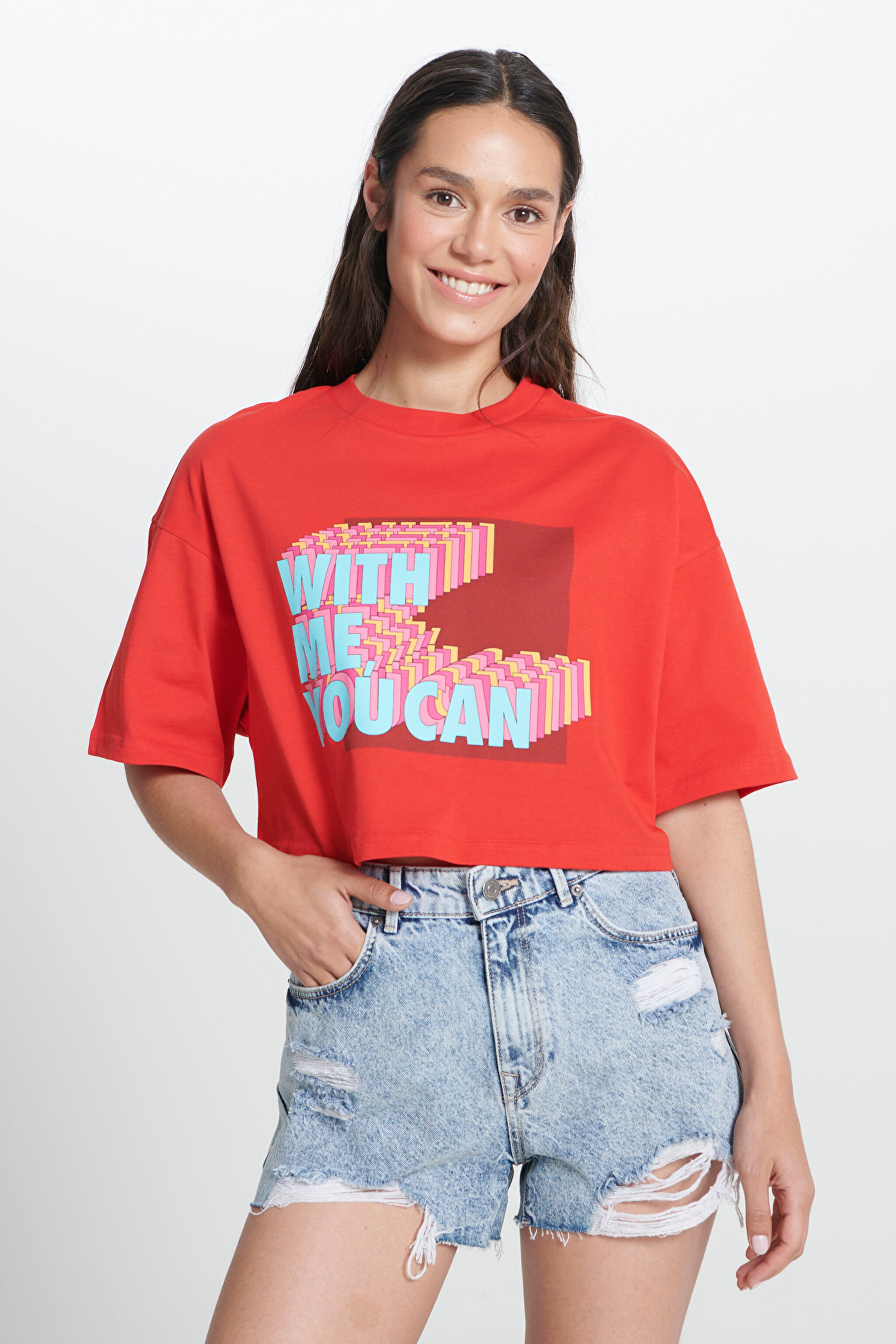 Loose Fit Rahat Kesim %100 Pamuk Bisiklet Yaka Kırmızı Crop Tişört - Red-W231806600 (görsel 2)