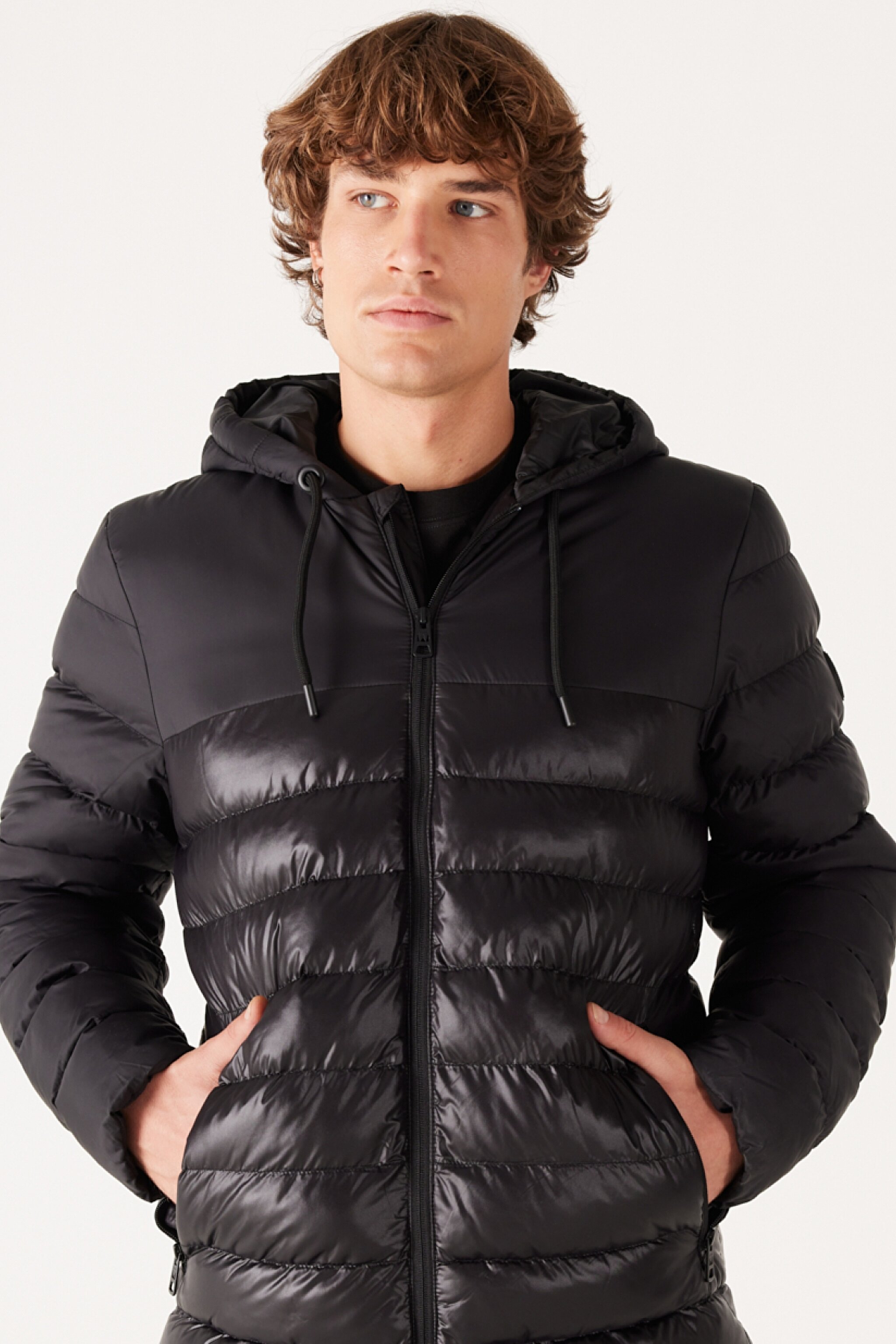 Regular Fit Normal Kesim Kapüşonlu Siyah Şişme Mont - Black-W232008001