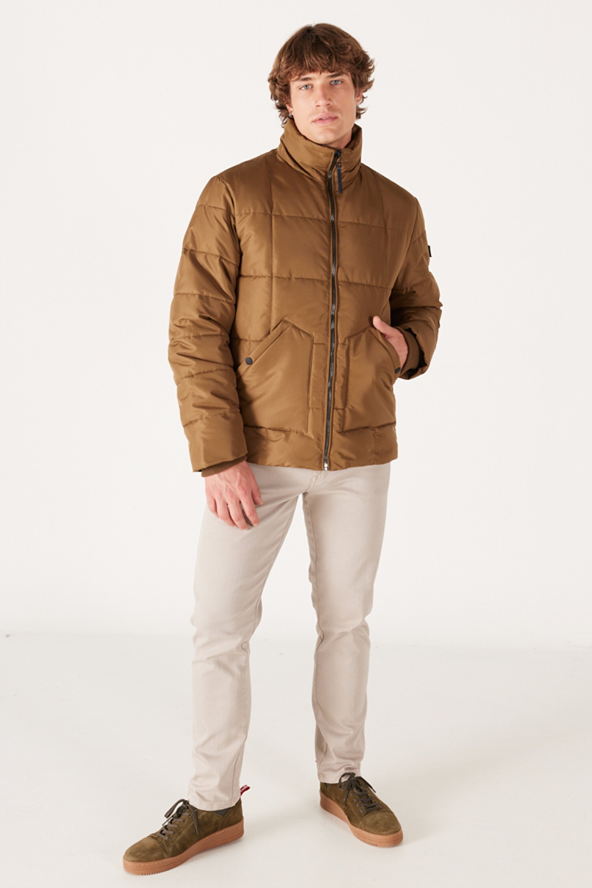 Regular Fit Normal Kesim Dik Yaka Kapüşonlu Camel Şişme Mont - Camel-W232183211 (görsel 5)
