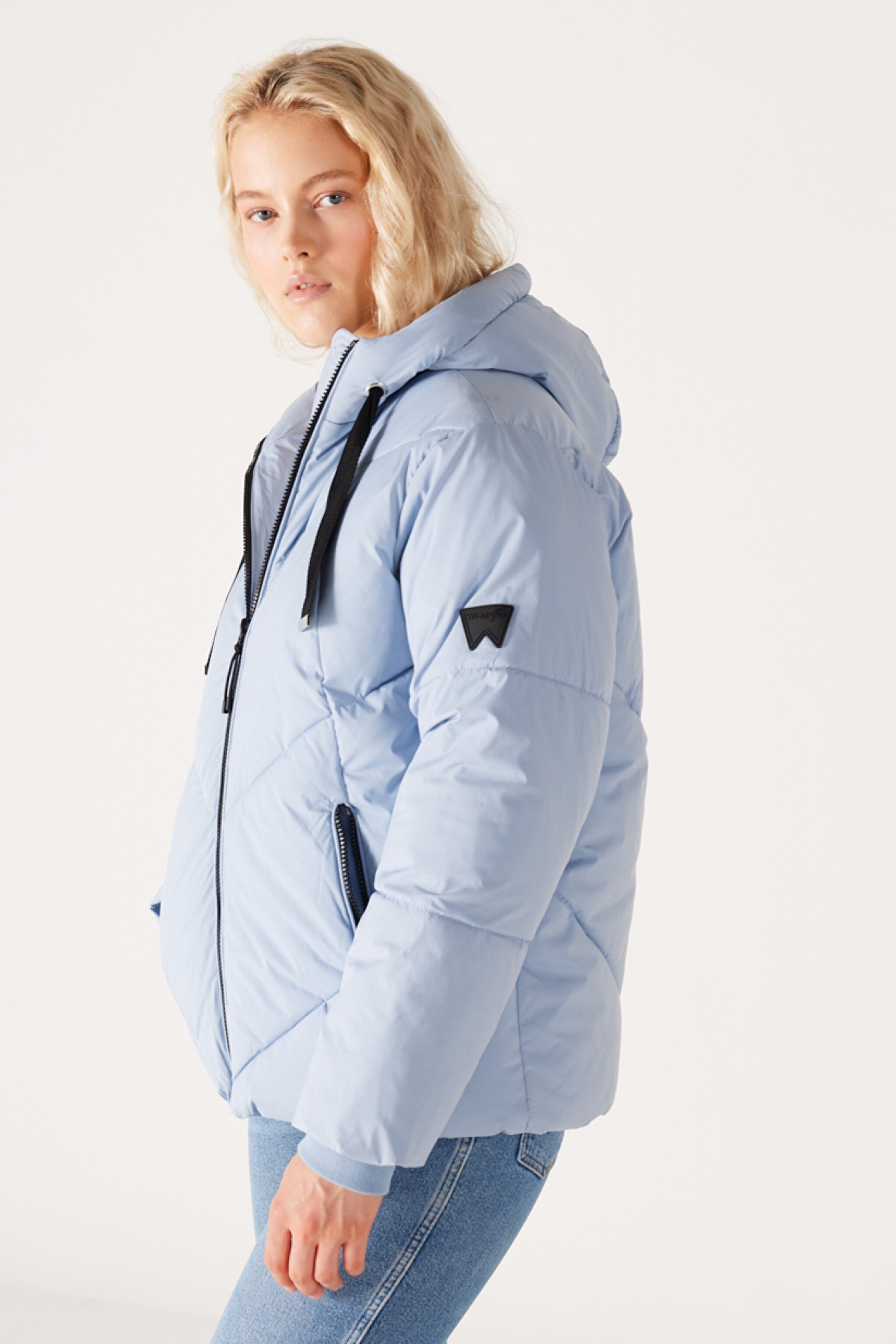 Loose Fit Rahat Kesim Kapüşonlu Açık Mavi Şişme Mont - Light Blue-W232197404 (görsel 4)