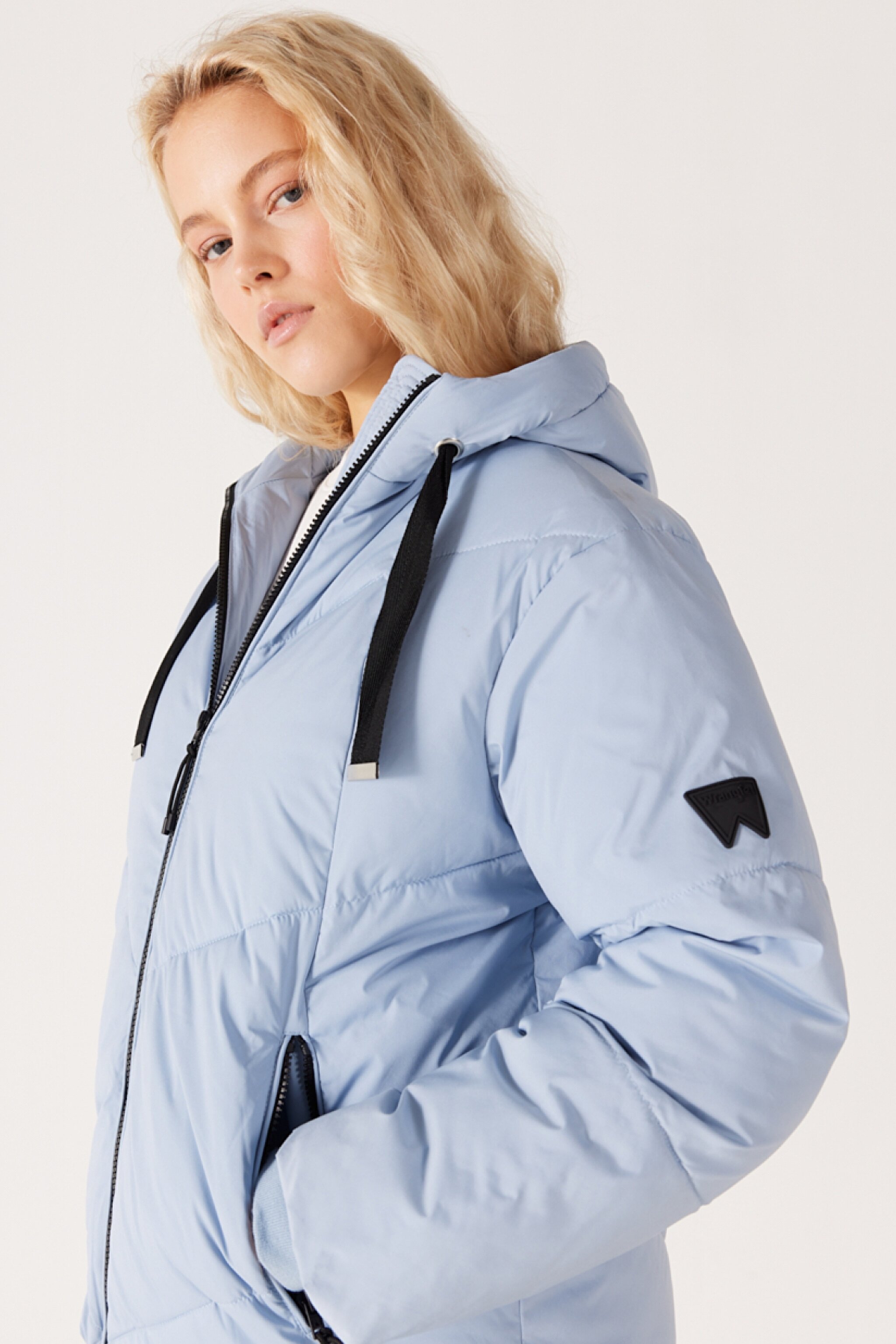 Loose Fit Rahat Kesim Kapüşonlu Açık Mavi Şişme Mont - Light Blue-W232197404 (görsel 5)
