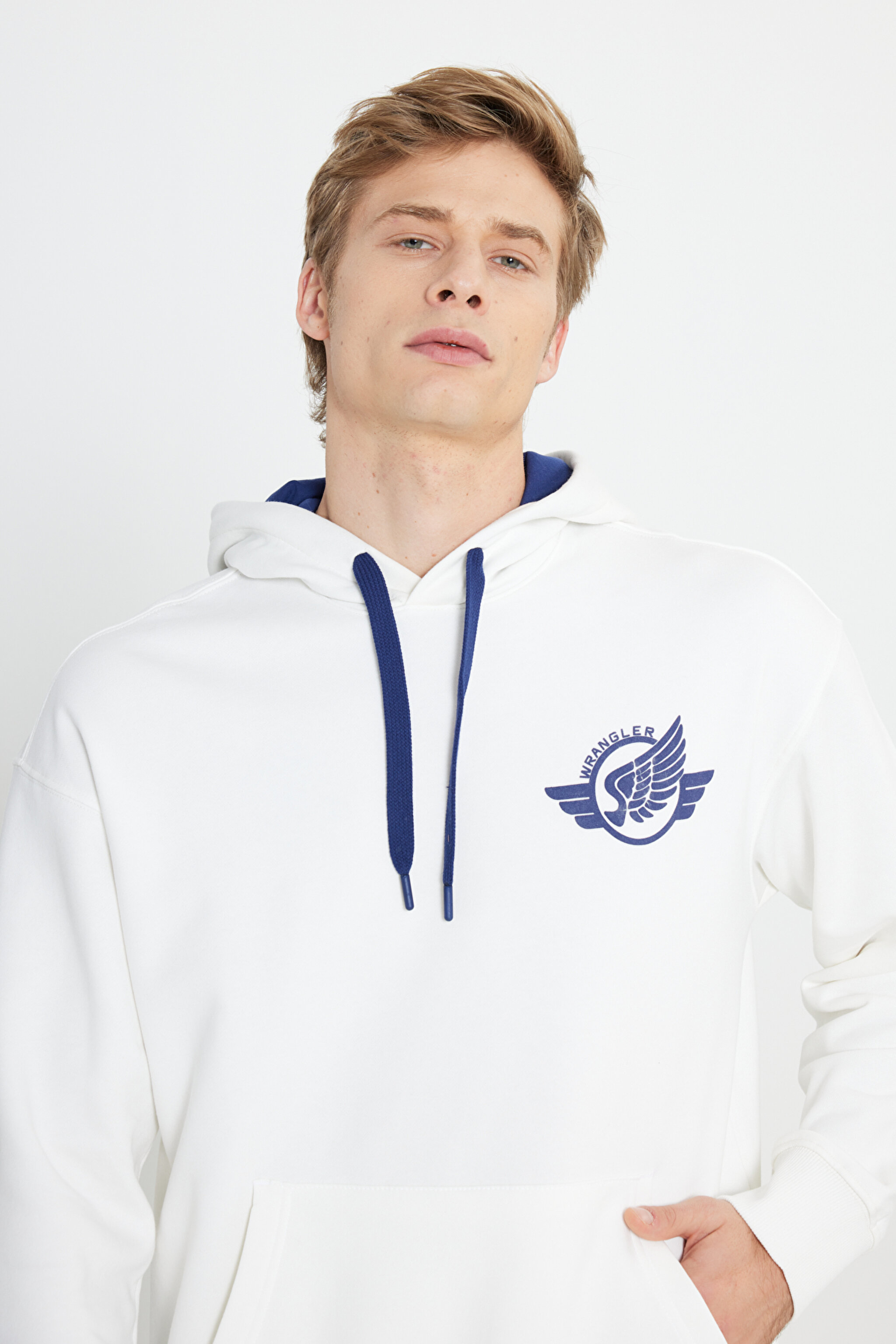 Loose Fit Rahat Kesim Kapüşonlu Sırt Baskılı İçi Polarlı Beyaz Sweatshirt - Off White-W232246102 (görsel 5)