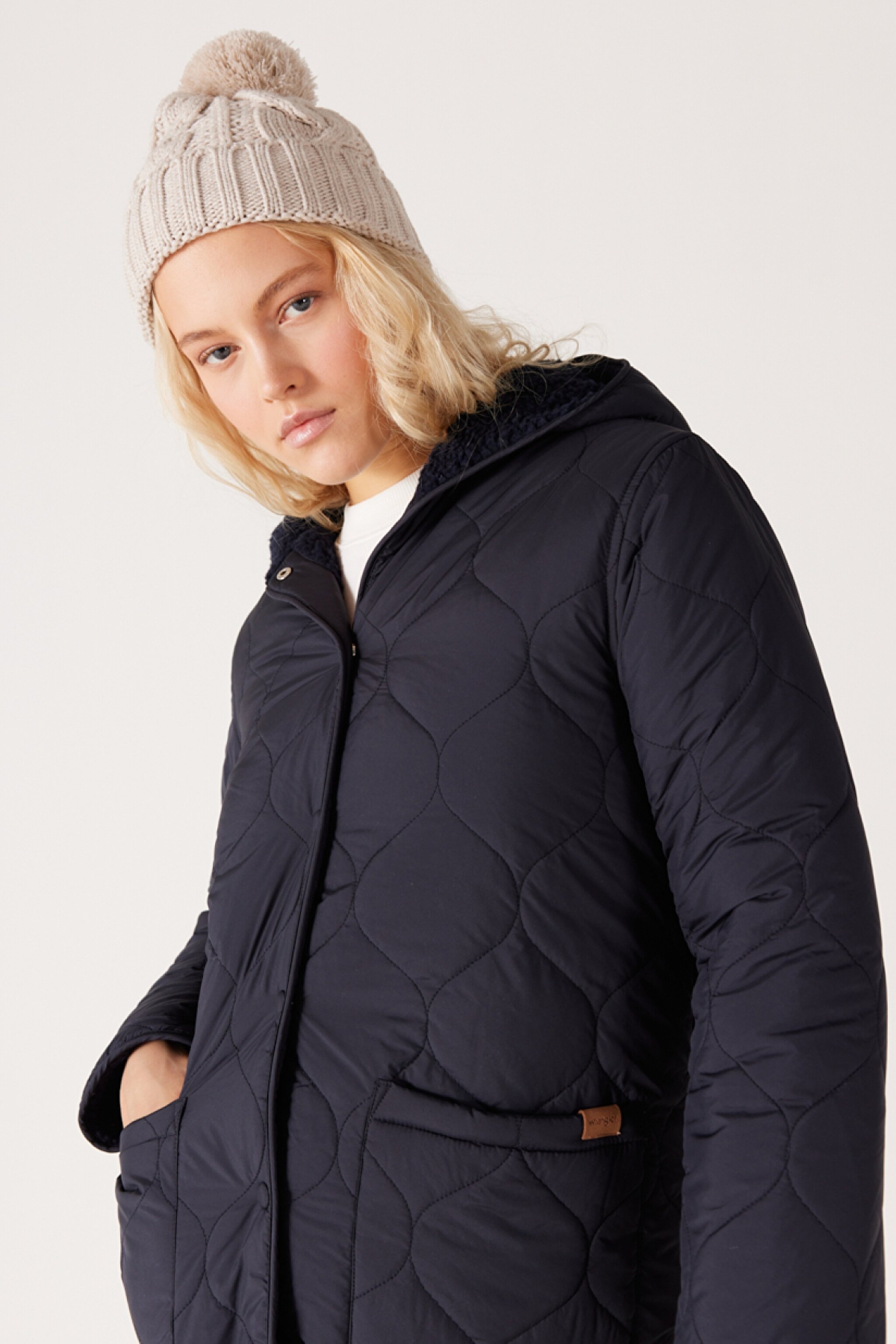 Loose Fit Rahat Kesim Kapüşonlu Kapitone Çift Taraflı Sherpa
