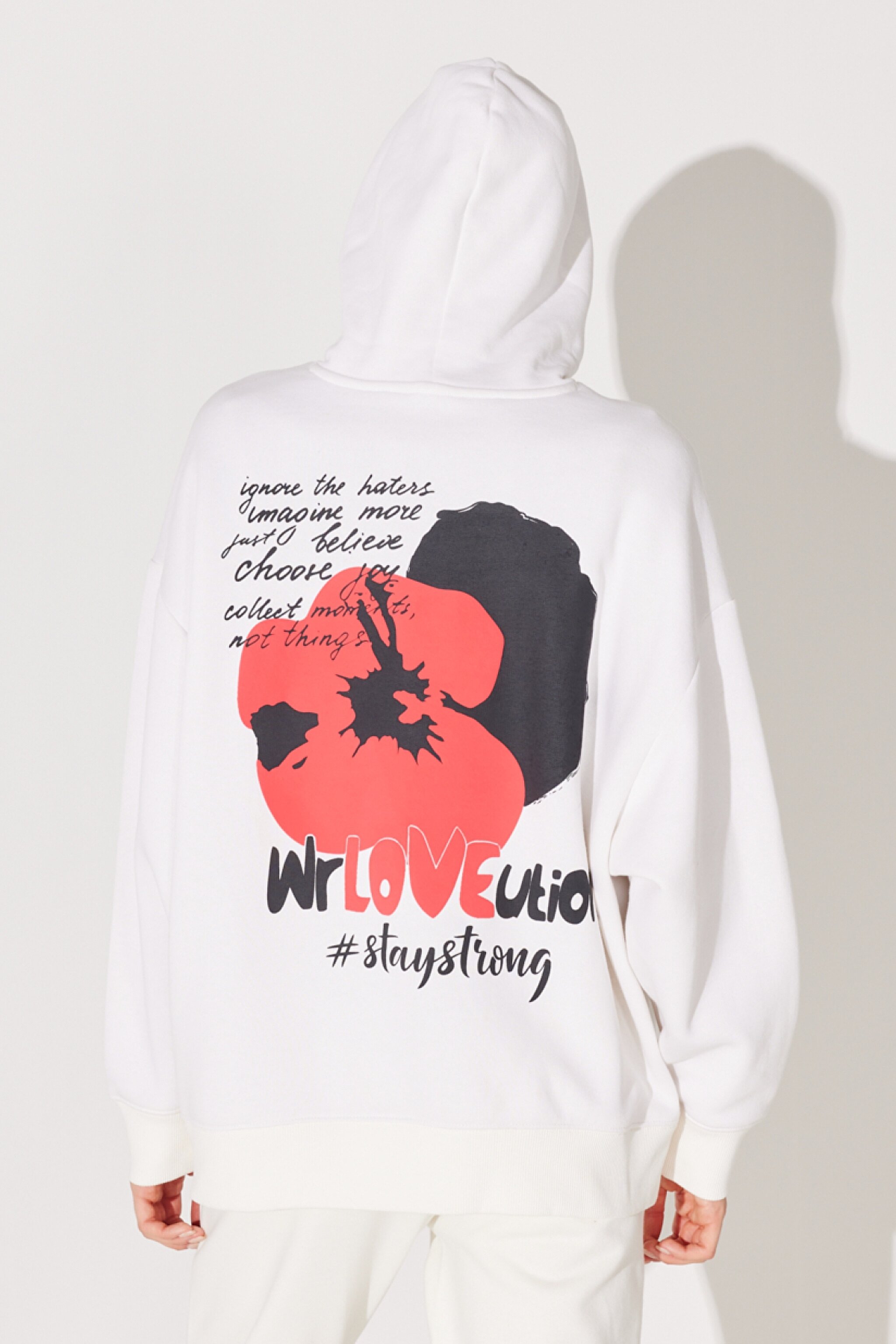 Oversize Fit Geniş Kesim Kapüşonlu İçi Polarlı Sırt Baskılı Kırık Beyaz Sweatshirt