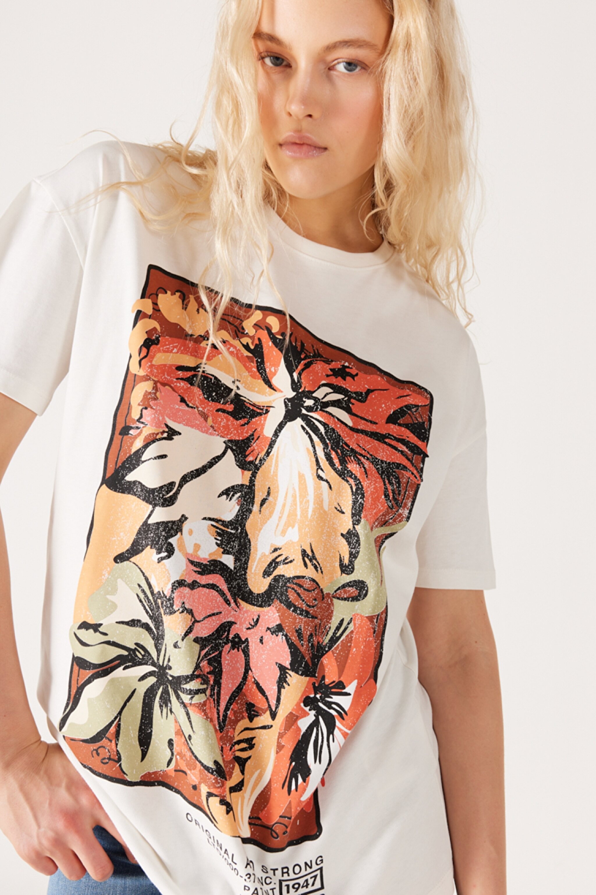 Loose Fit Rahat Kesim %100 Pamuk Bisiklet Yaka Kırık Beyaz Tişört - Off White-W232315102 (görsel 4)