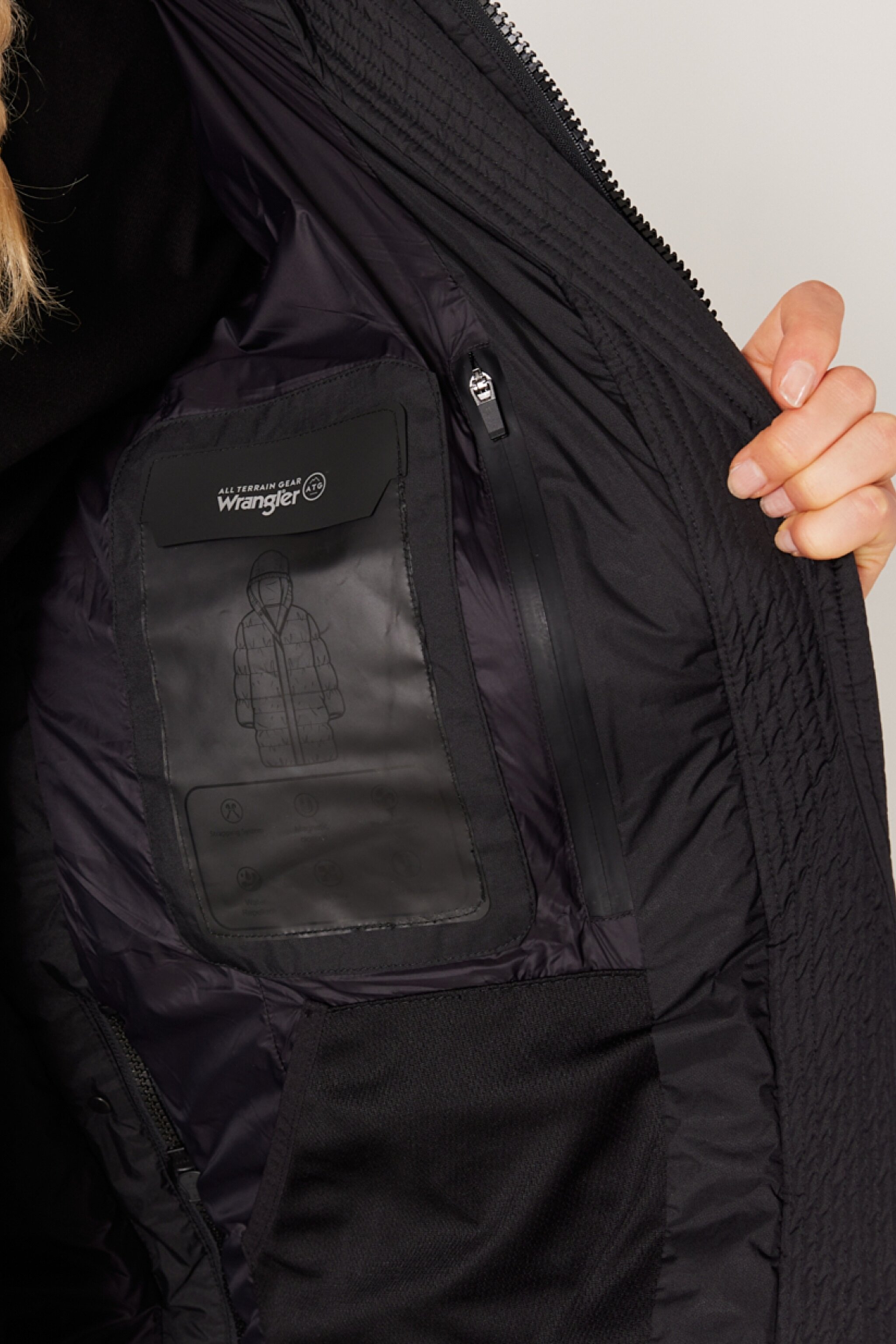 All Terrain Gear Regular Fit Dik Yaka Kapüşonlu Siyah Uzun Şişme Mont - Black-W232318001 (görsel 4)