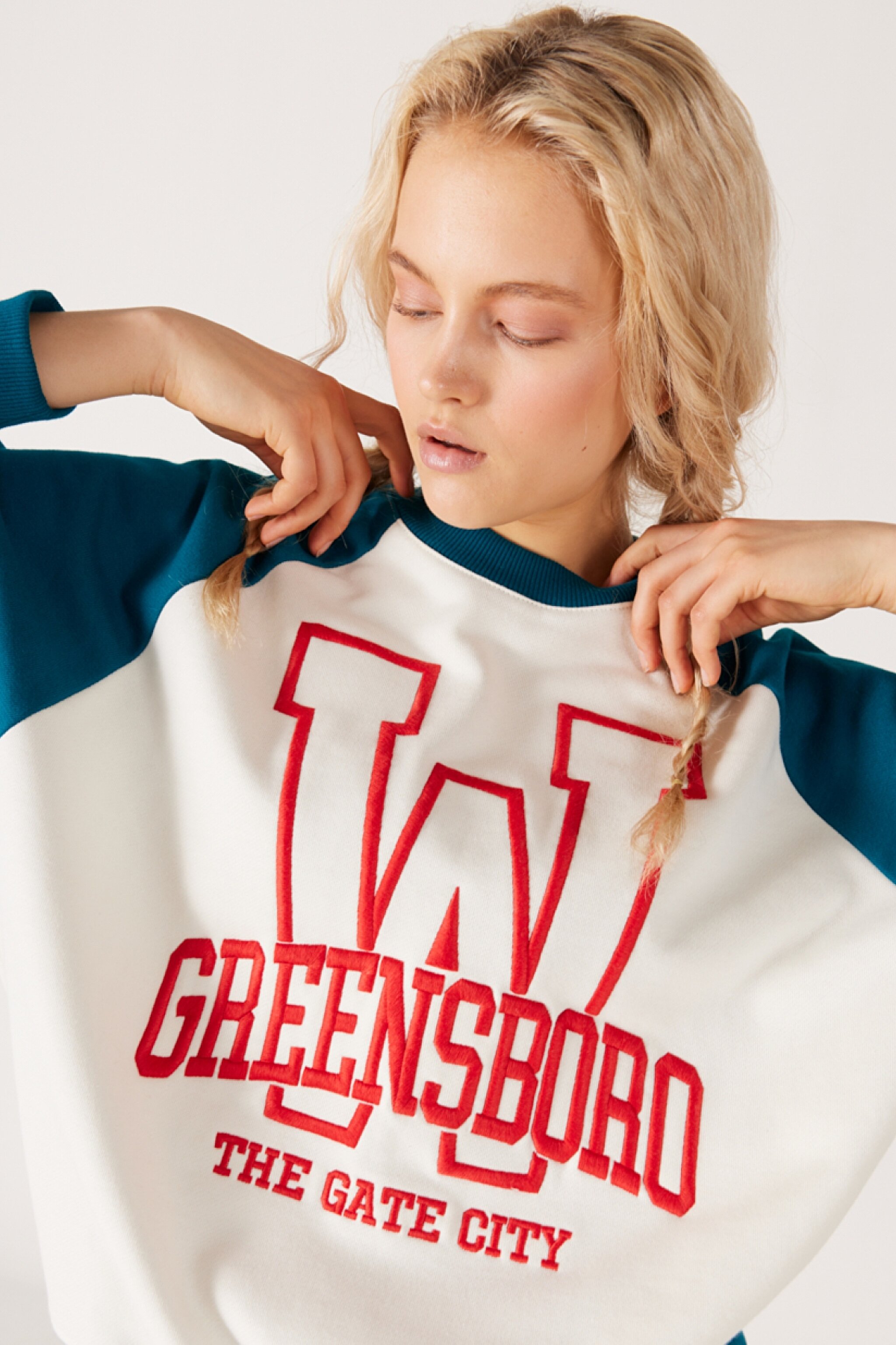 Oversize Fit Geniş Kesim Bisiklet Yaka İçi Polarlı Mavi Beyaz Sweatshirt - Off White-W232330102 (görsel 4)