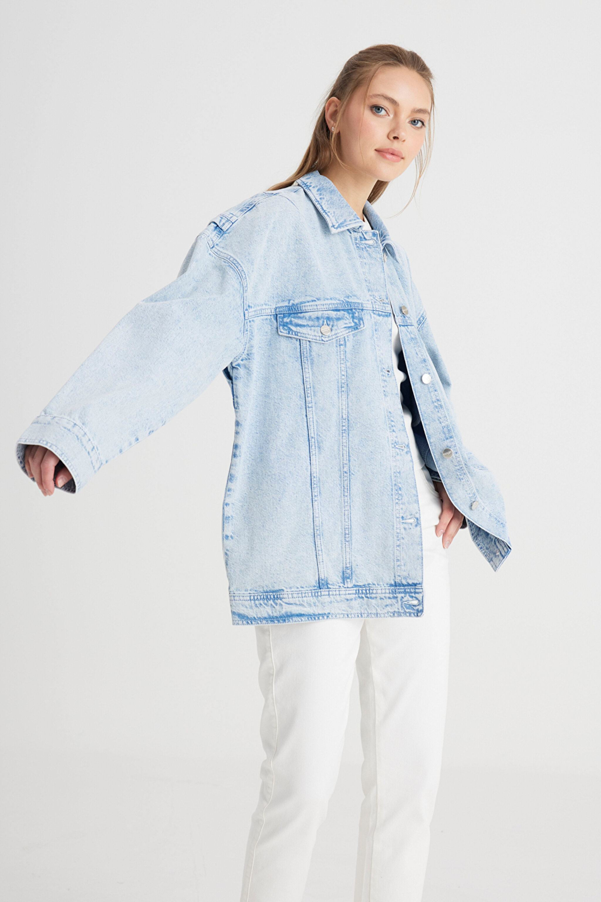 Relaxed Fit Geniş Kesim %100 Pamuk Açık Mavi Jean Kot Ceket - Bleach-W241107851 (görsel 2)