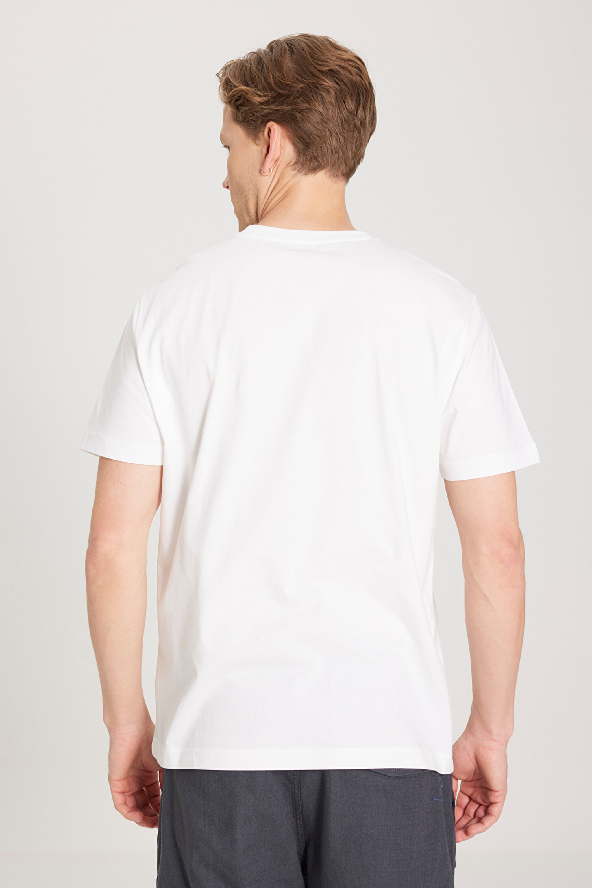 Regular Fit Normal Kesim Bisiklet Yaka %100 Pamuk Kırık BeyazTişört - Off White-W241199102 (görsel 5)