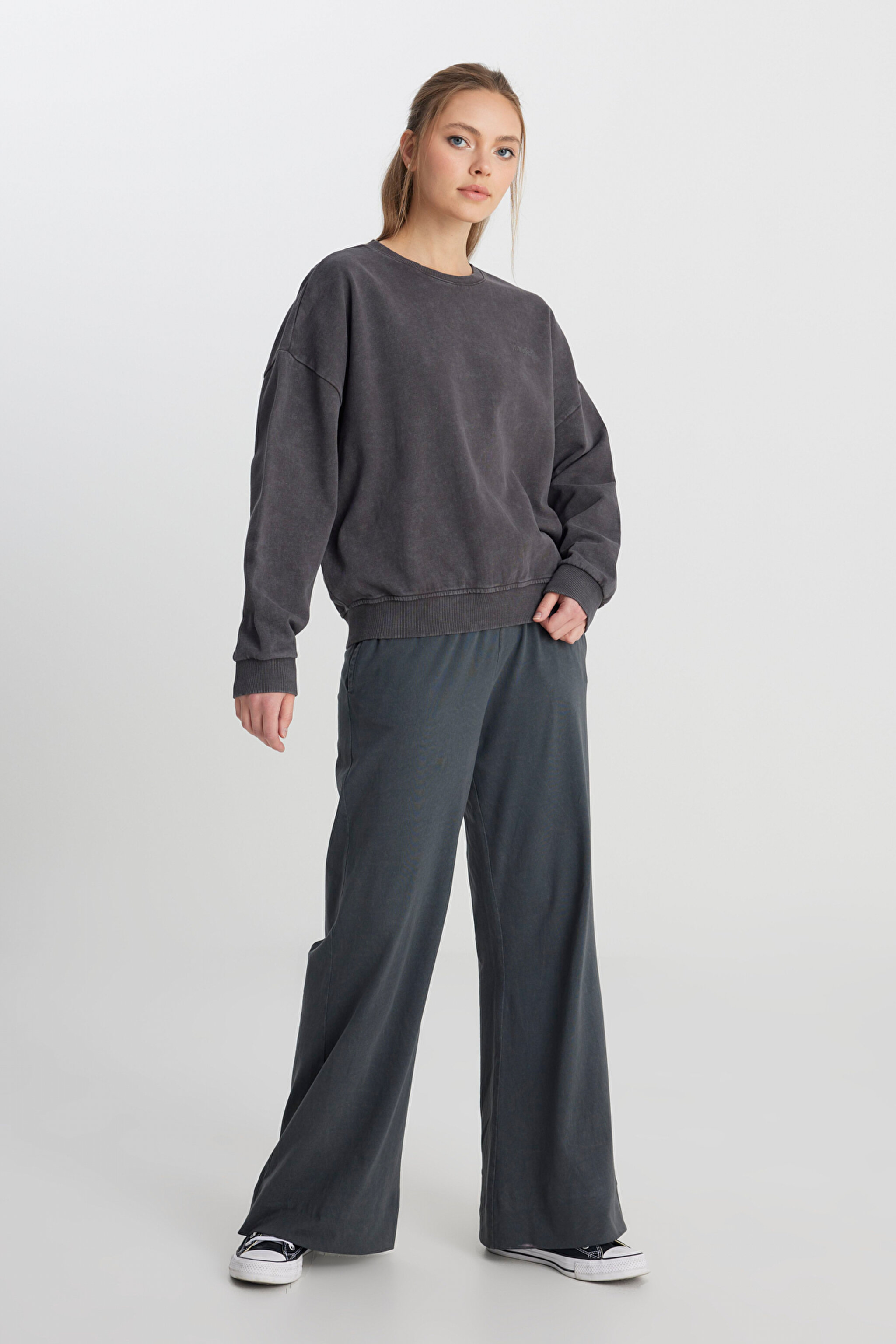 Relaxed Fit Geniş Kesim Bisiklet Yaka %100 Pamuk Antrasit Sweatshirt - Anthracite-W241234003 (görsel 3)