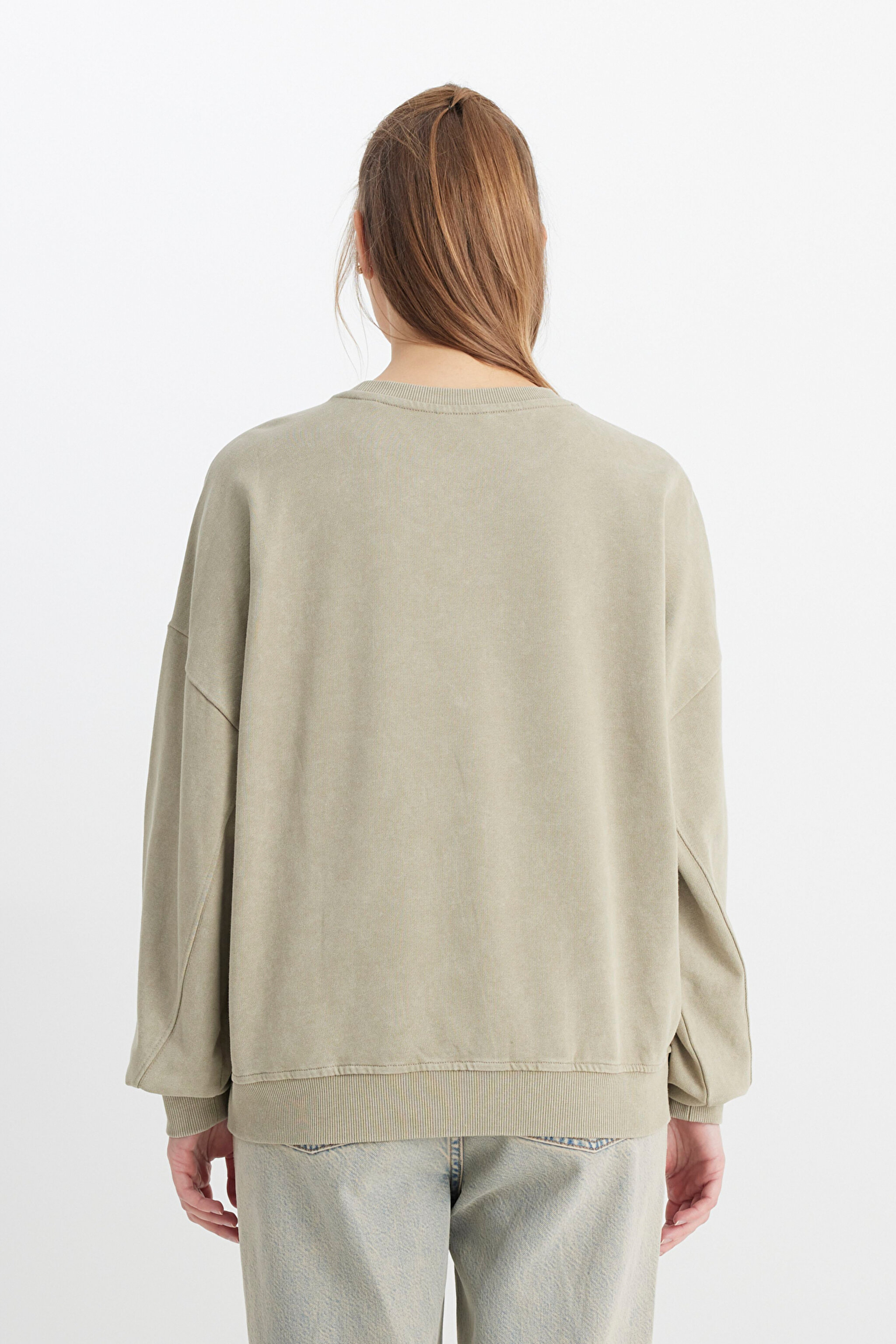 Relaxed Fit Geniş Kesim Bisiklet Yaka %100 Pamuk Haki Sweatshirt - Khaki-W241234801 (görsel 5)