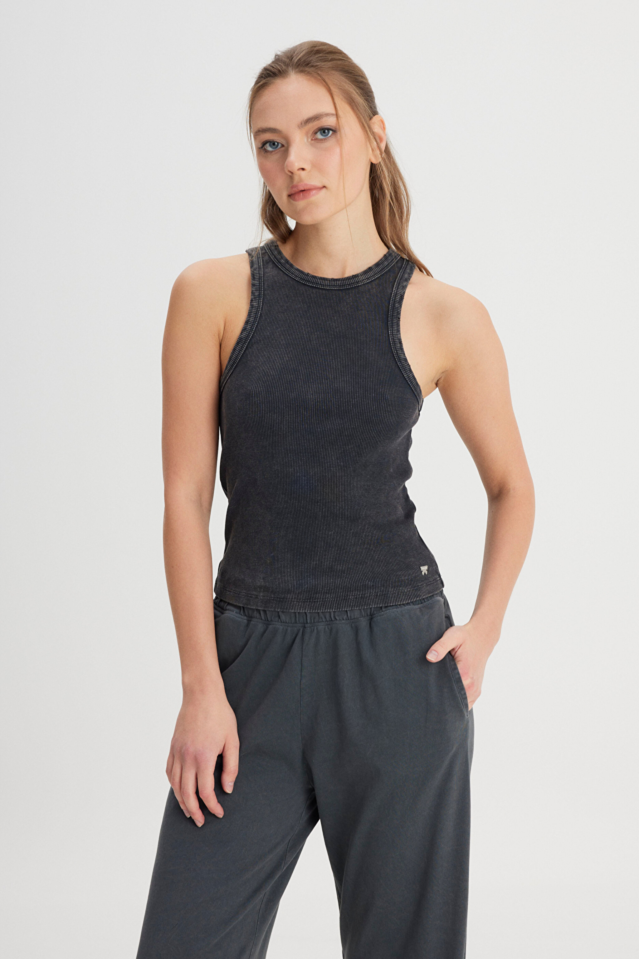 Slim Fit Dar Kesim Bisiklet Yaka Siyah Bluz - Black-W241281001 (görsel 2)
