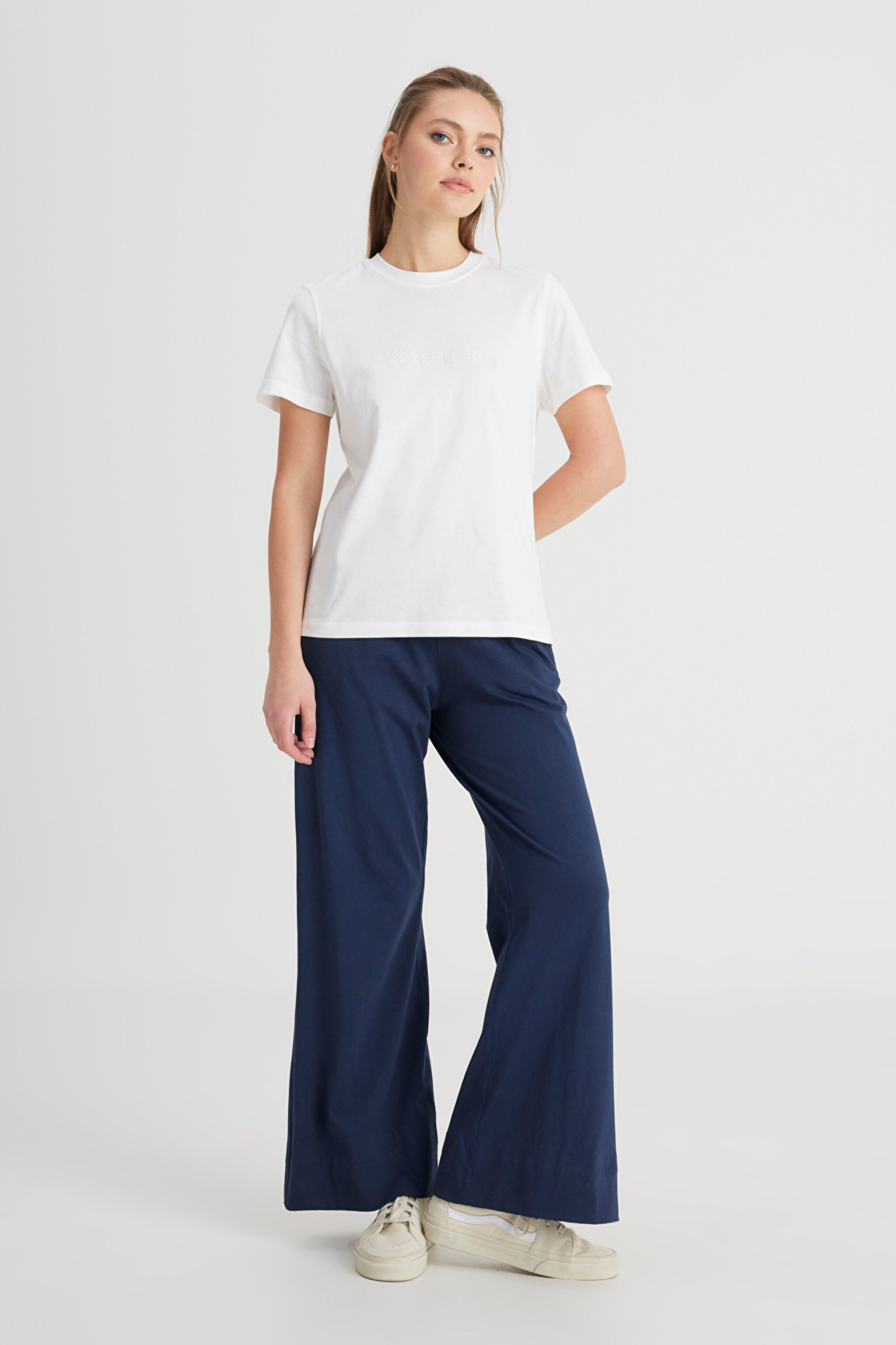 Regular Fit Normal Kesim Bisiklet Yaka %100 Pamuk Beyaz Tişört - White-W241357100 (görsel 3)