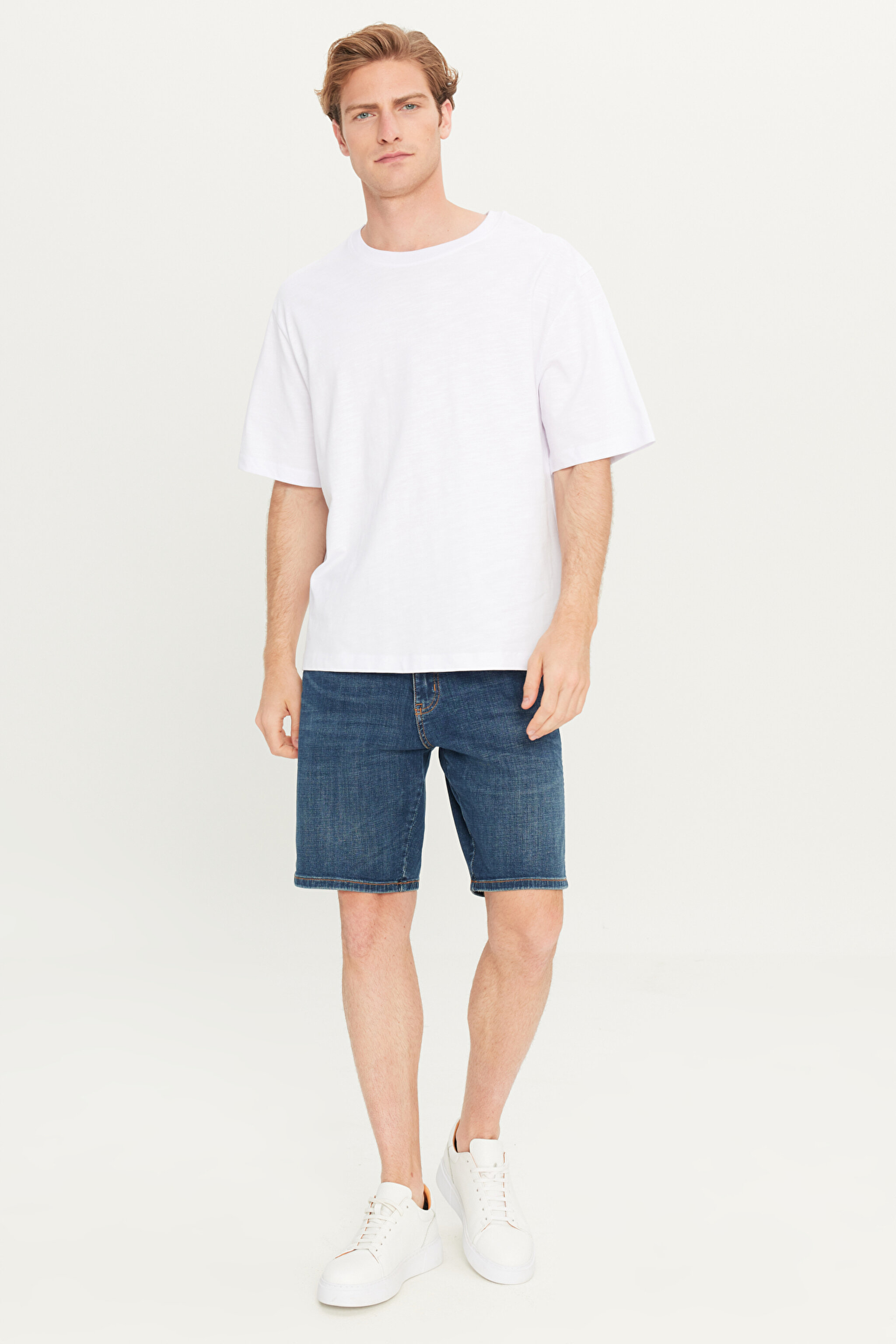 Regular Fit Normal Kesim Bisiklet Yaka %100 Pamuk Beyaz Tişört - White-W241556100 (görsel 3)