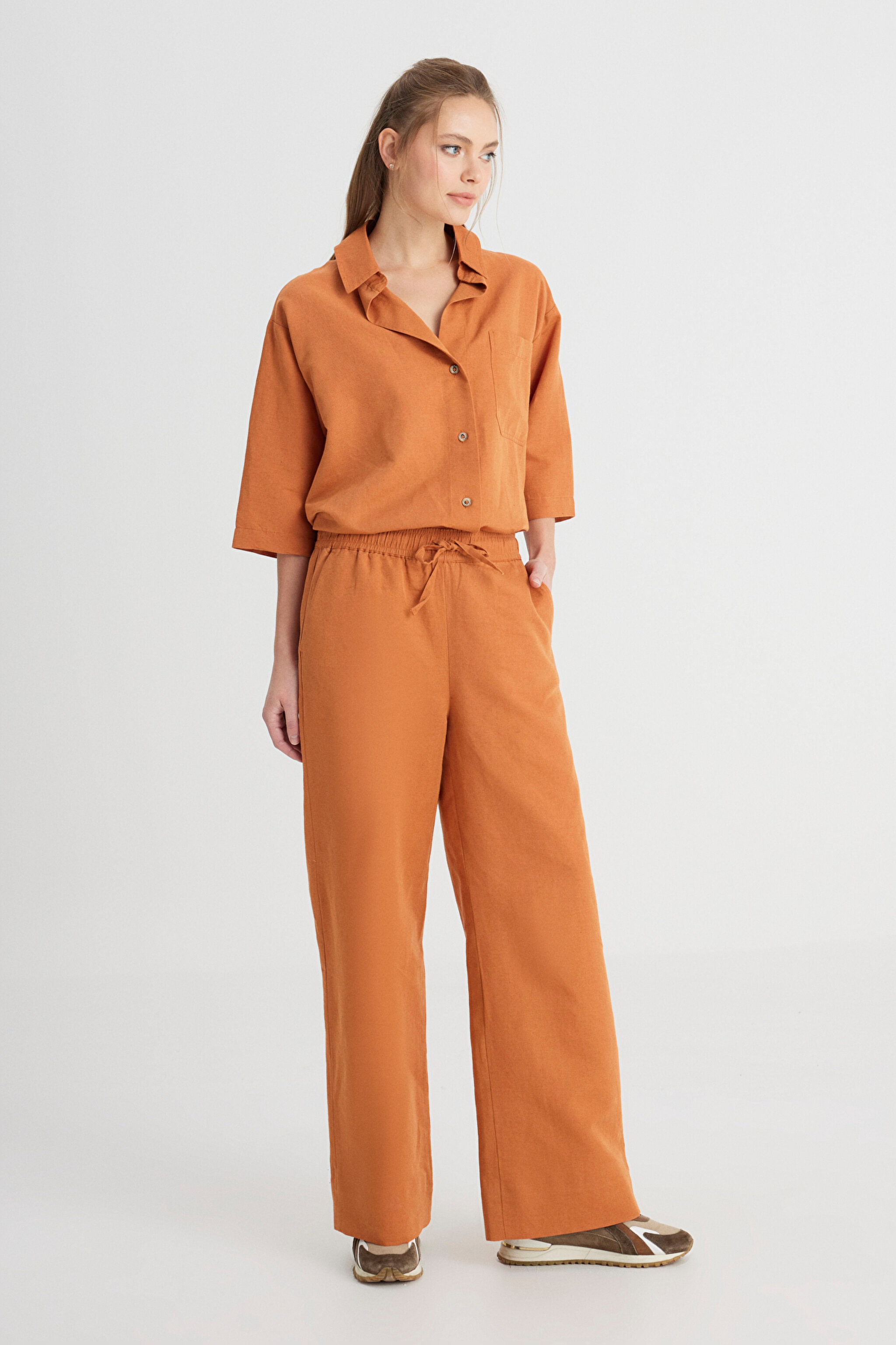 Loose Fit Rahat Kesim Normal Bel Geniş Paça Kahverengi Pantolon - Brown-W241596220 (görsel 2)