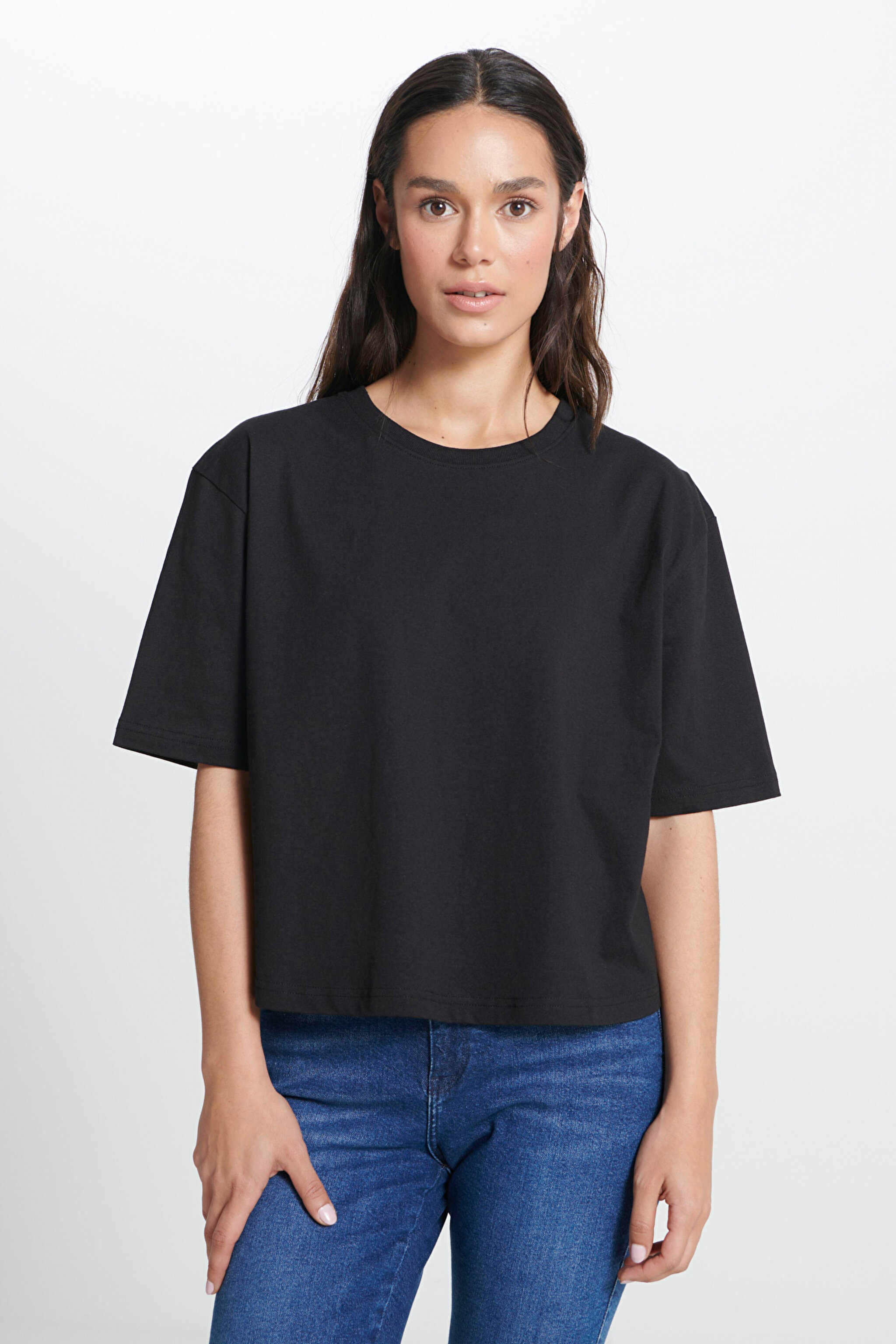 Relaxed Fit Geniş Kesim Bisiklet Yaka %100 Pamuk Siyah Tişört - Black-W241608001