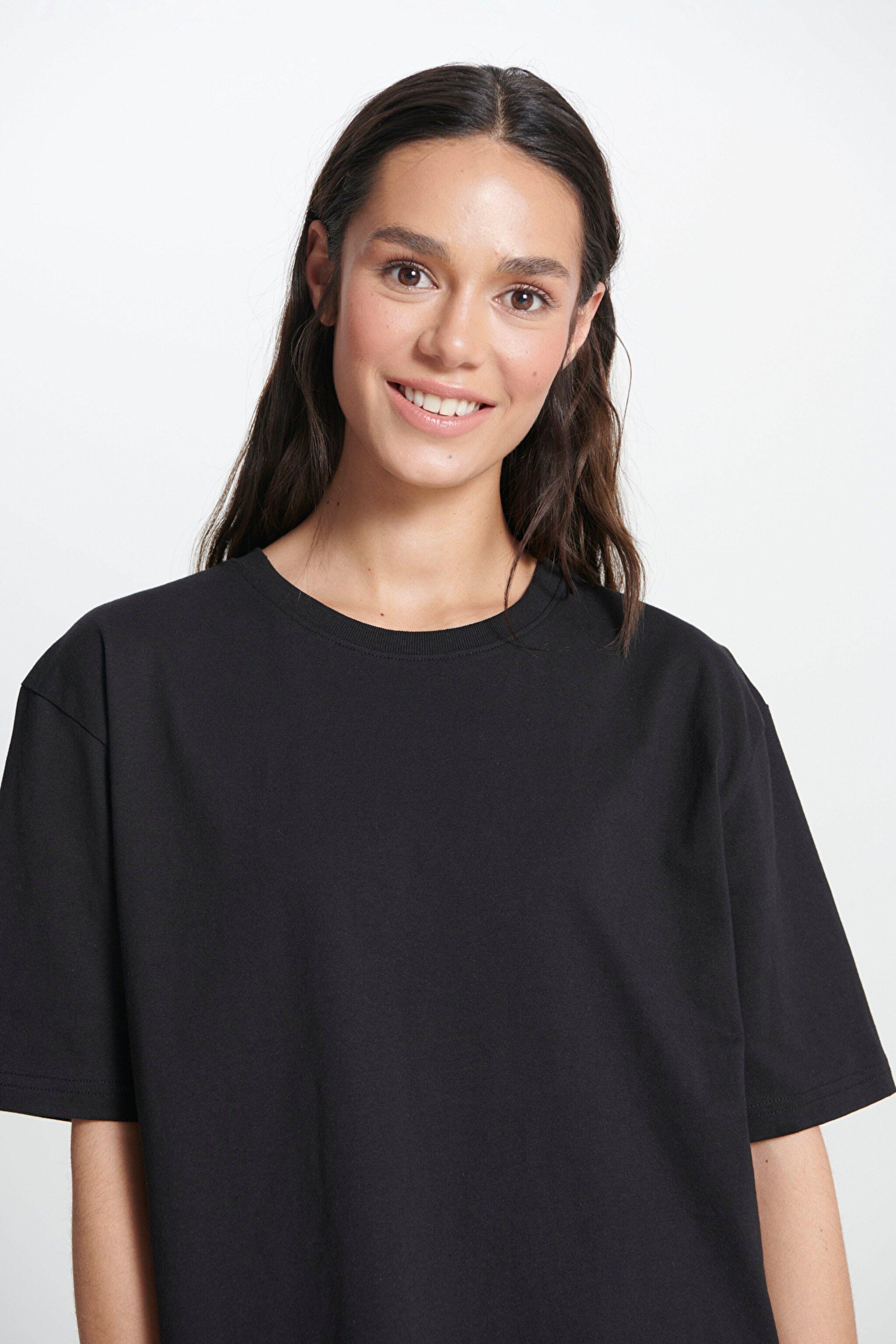 Relaxed Fit Geniş Kesim Bisiklet Yaka %100 Pamuk Siyah Tişört - Black-W241608001 (görsel 2)