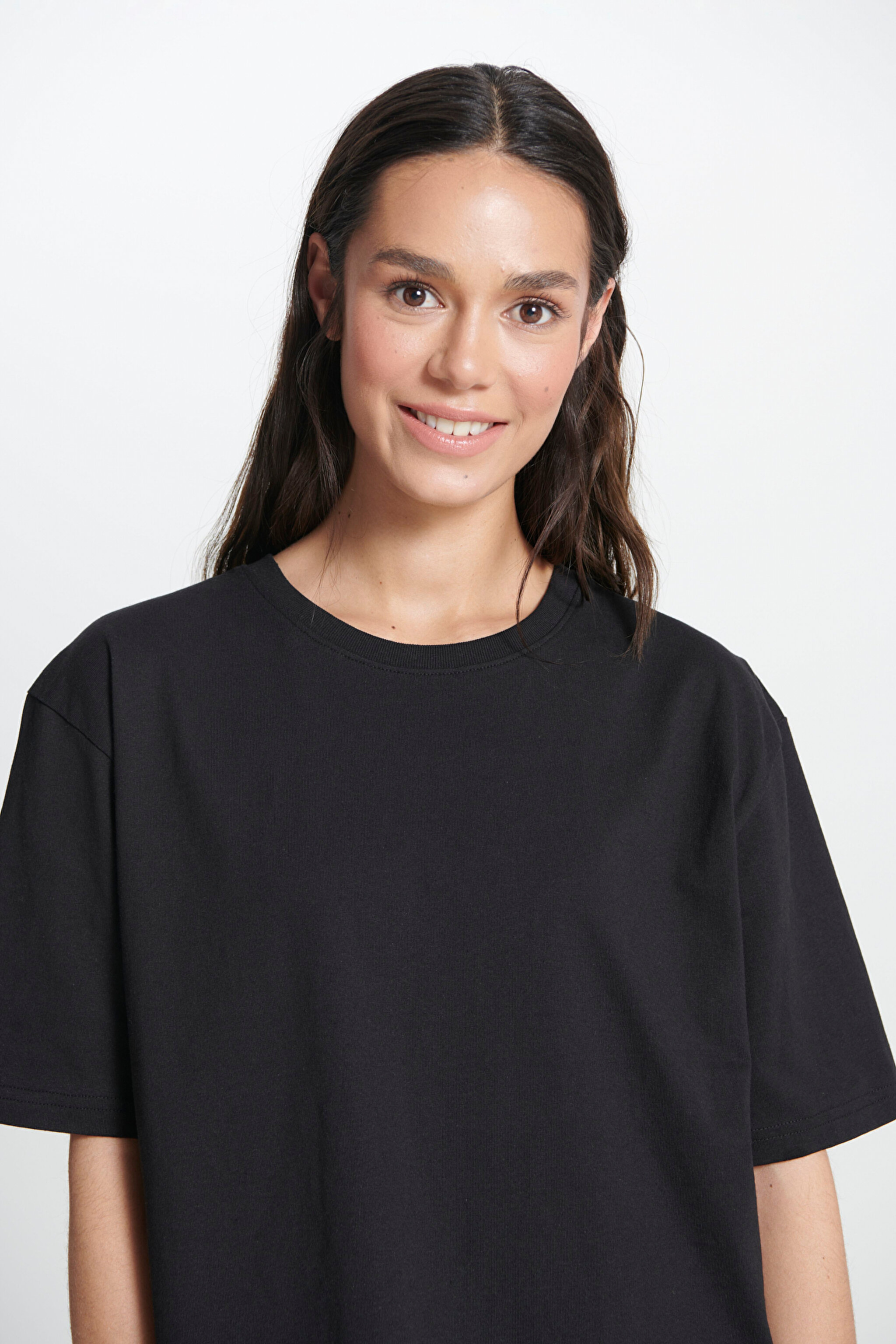 Relaxed Fit Geniş Kesim Bisiklet Yaka %100 Pamuk Siyah Tişört - Black-W241608001 (görsel 4)