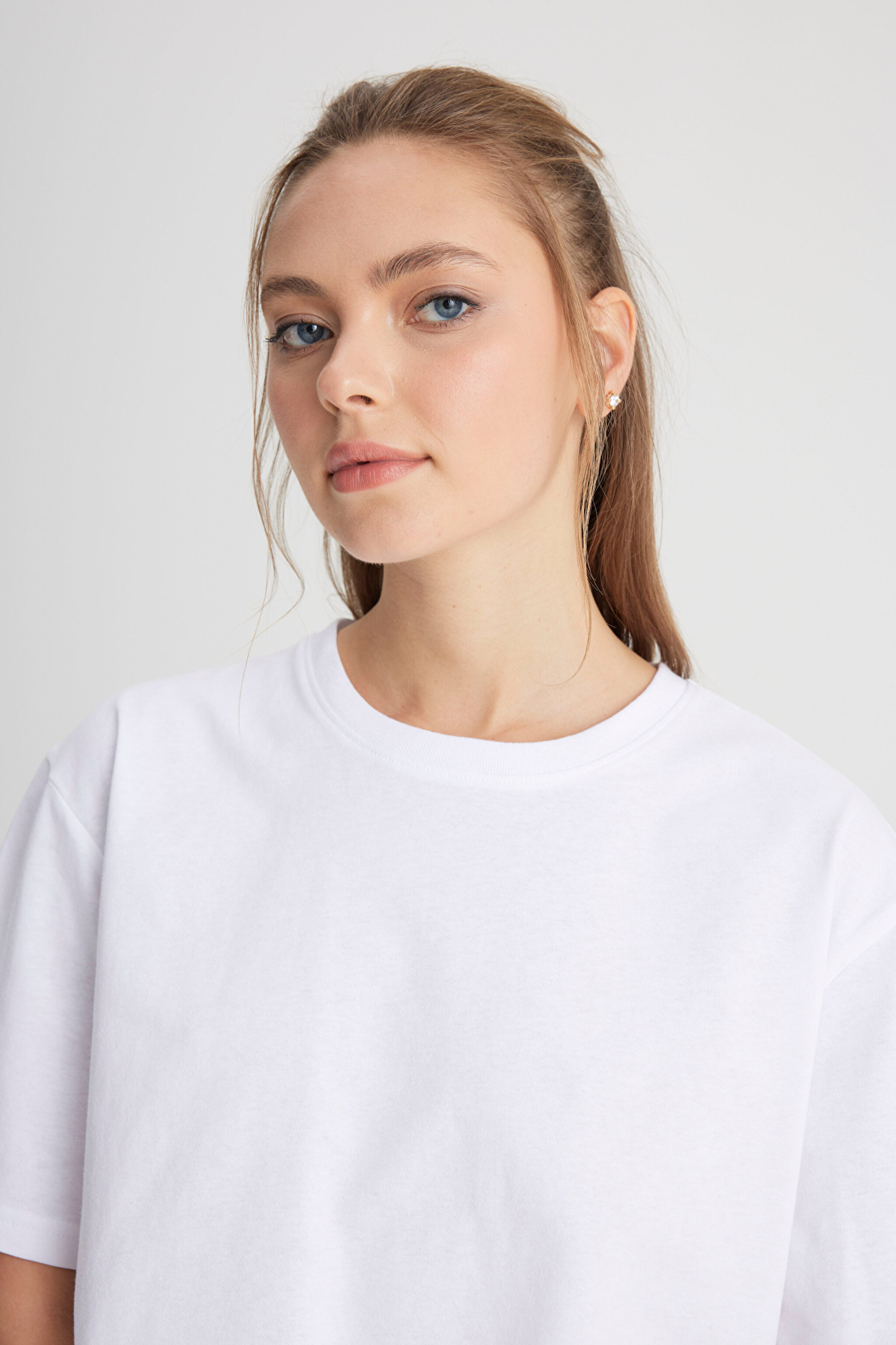 Relaxed Fit Geniş Kesim Bisiklet Yaka %100 Pamuk Beyaz Tişört - White-W241608100 (görsel 2)